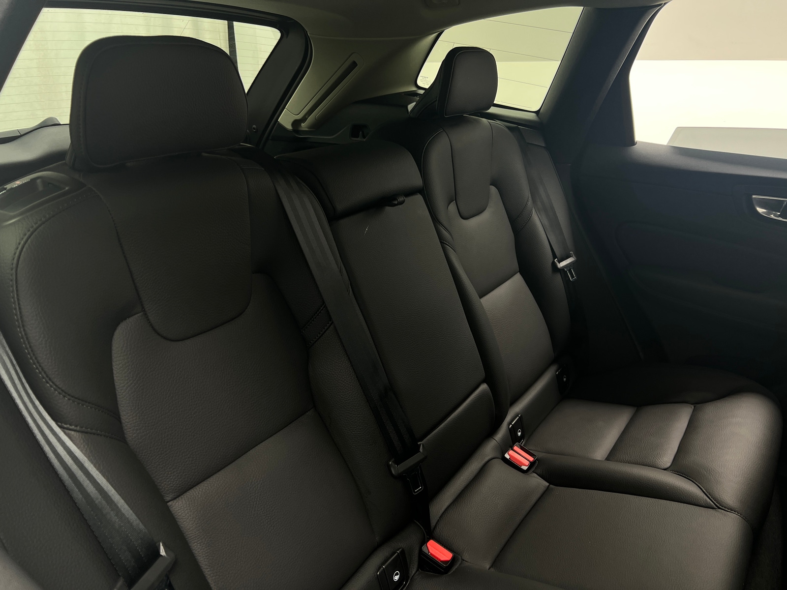 Thumbnail: 2025 Volvo XC60 - 6