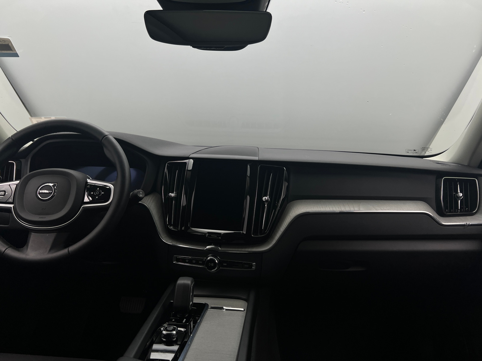 Thumbnail: 2025 Volvo XC60 - 3