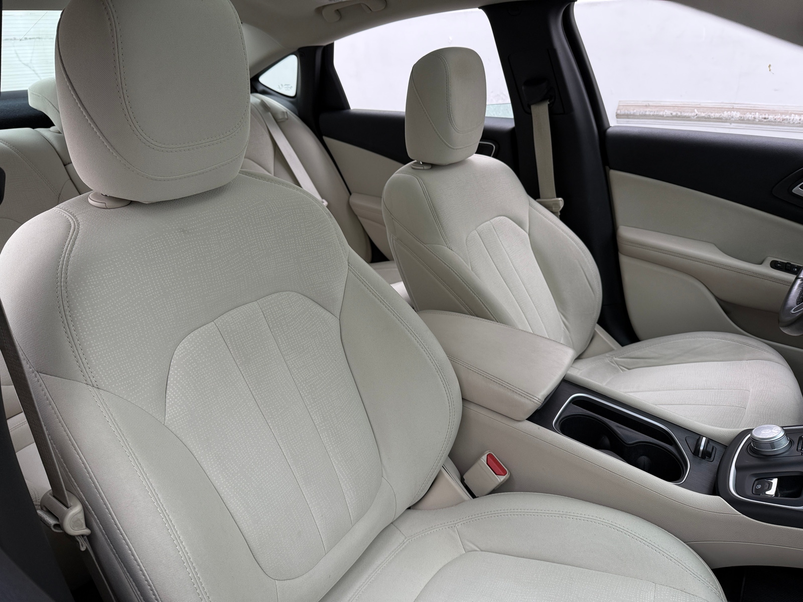 Thumbnail: 2015 Chrysler 200 - 2