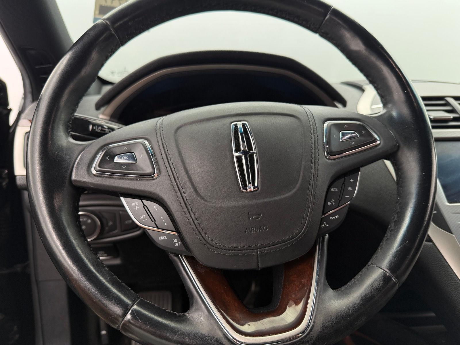 Thumbnail: 2020 Lincoln MKZ - 4