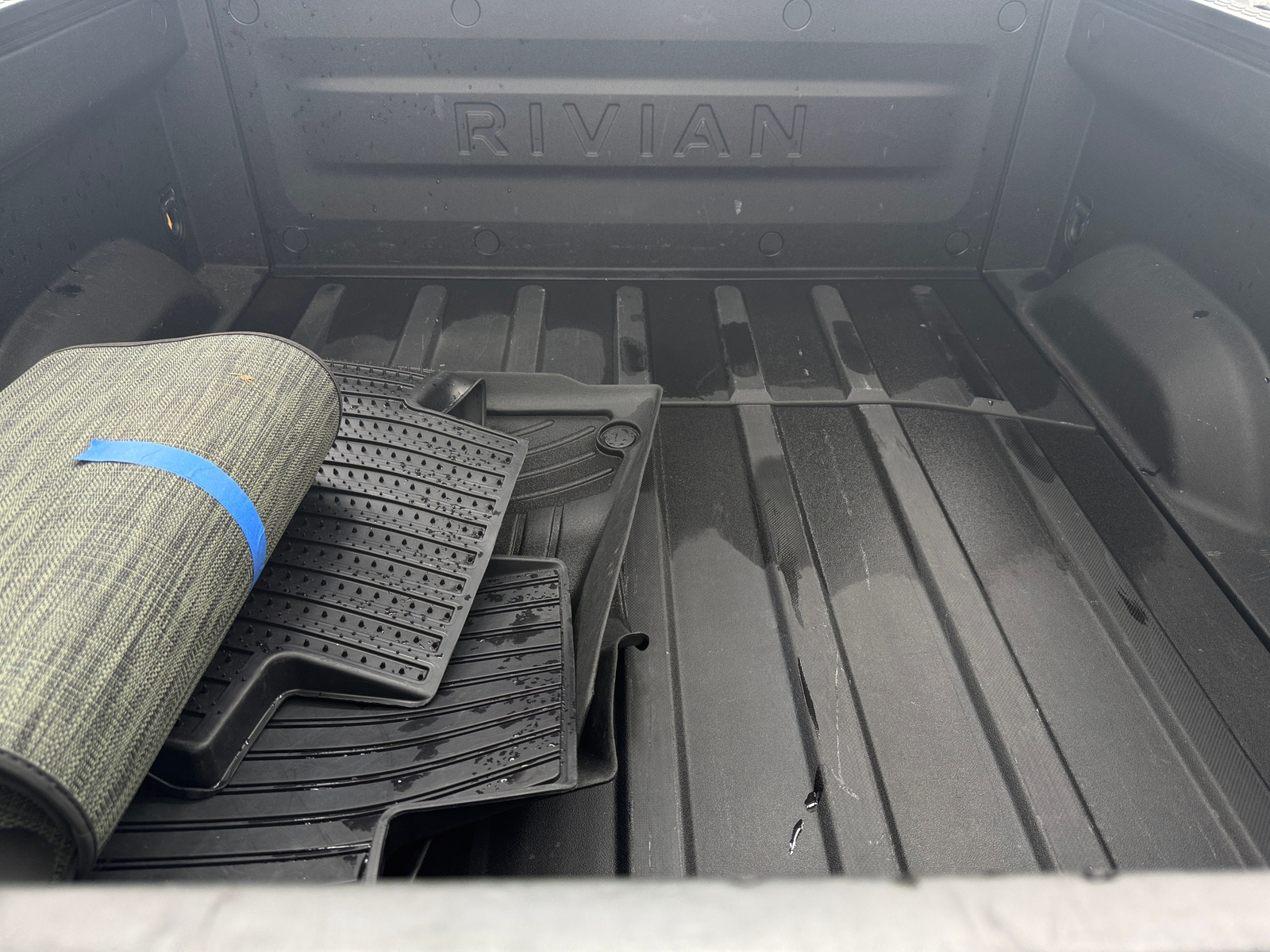 Thumbnail: 2022 Rivian R1T - 6