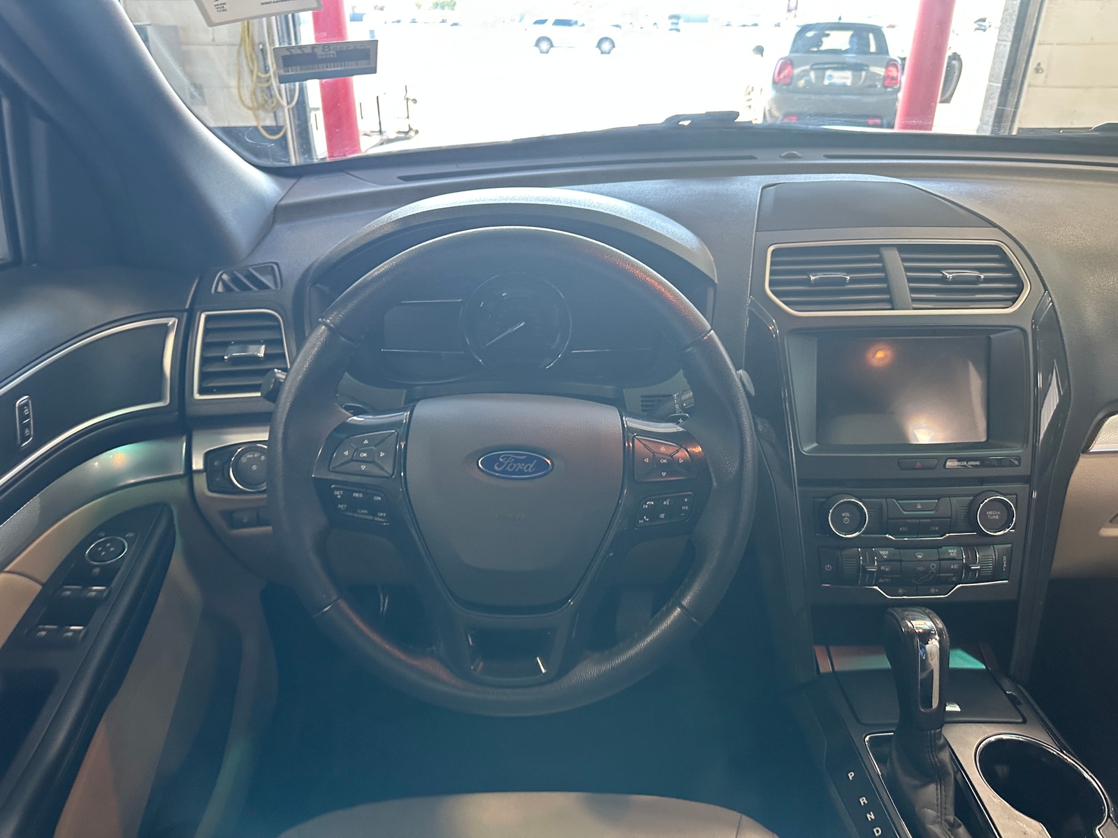 Thumbnail: 2017 Ford Explorer - 5