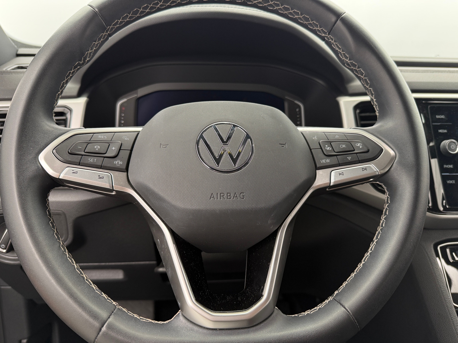 Thumbnail: 2023 Volkswagen Atlas - 4