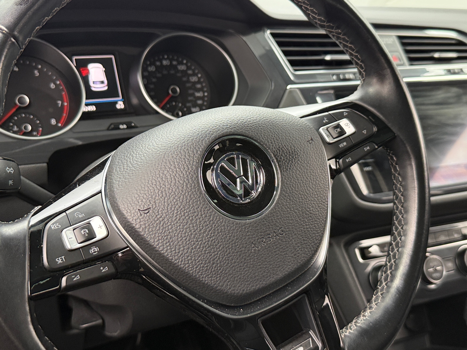 Thumbnail: 2021 Volkswagen Tiguan - 4