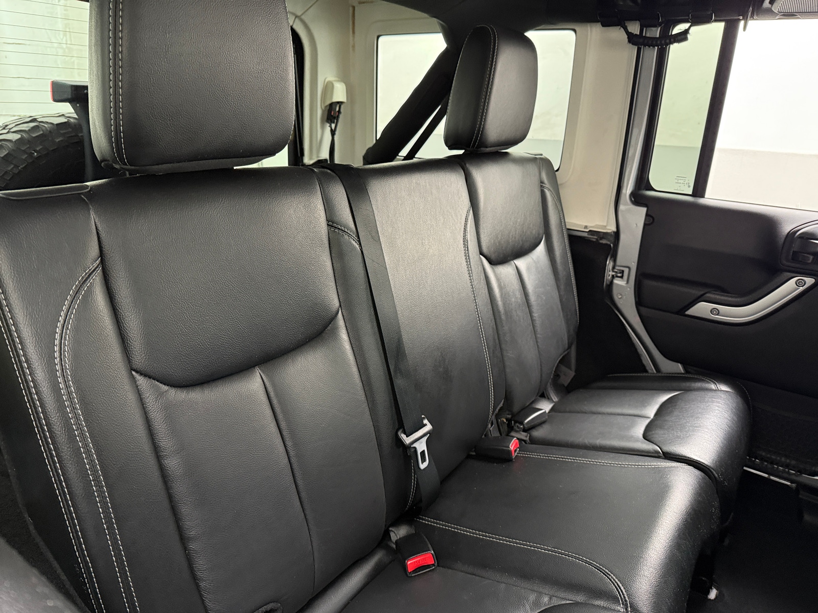Thumbnail: 2015 Jeep Wrangler - 6