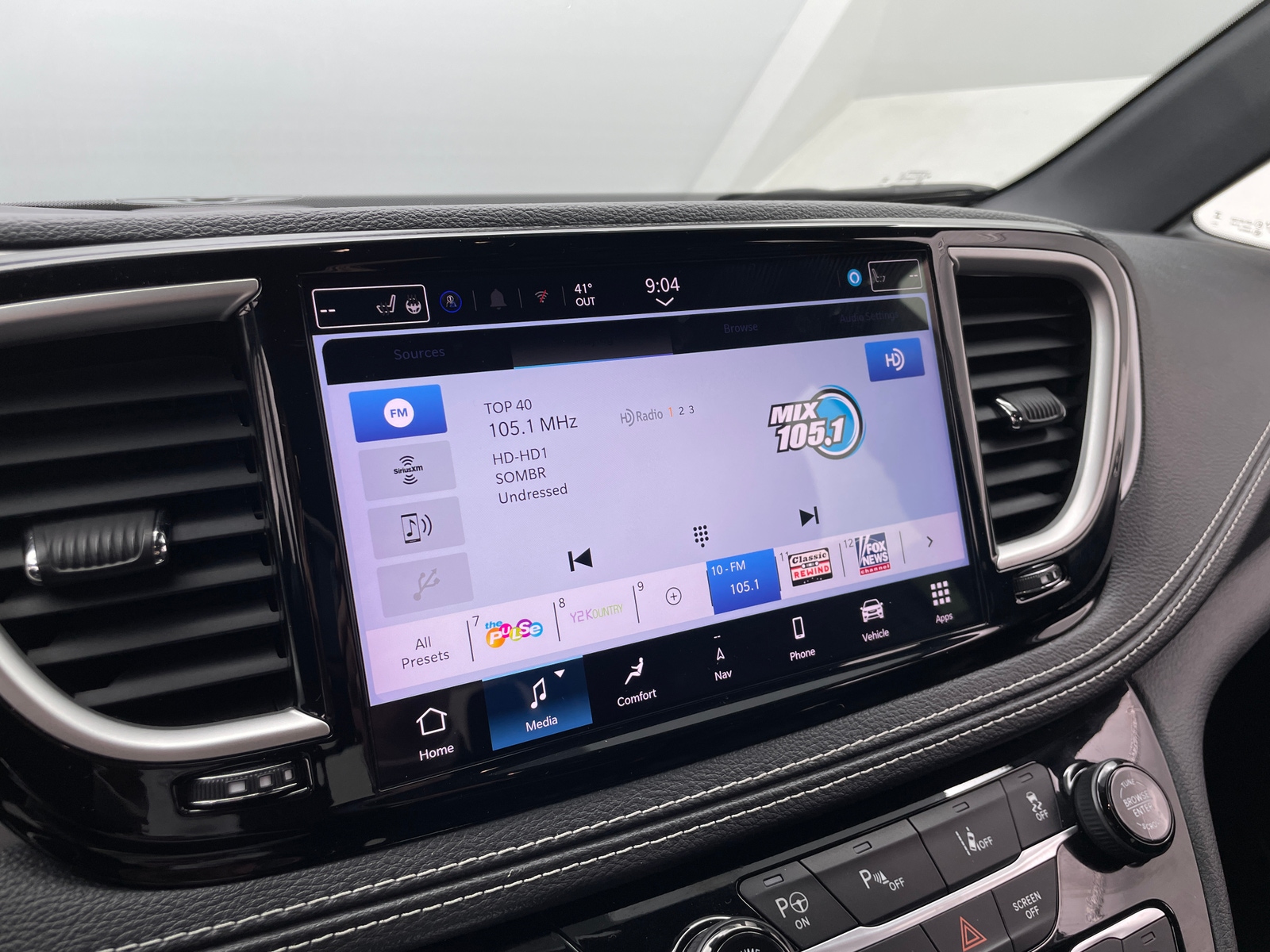 Thumbnail: 2024 Chrysler Pacifica - 3