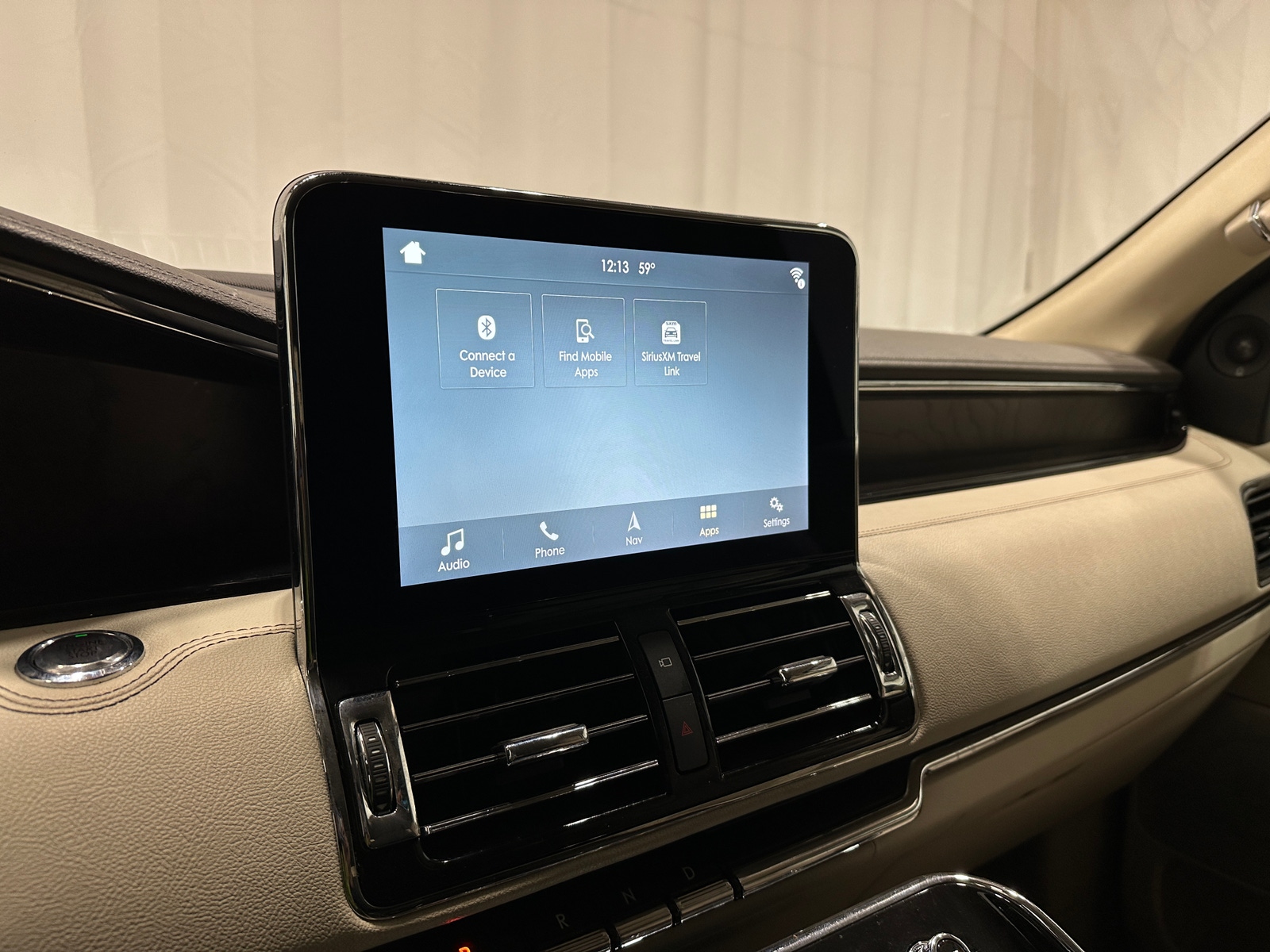 Thumbnail: 2018 Lincoln Navigator - 3
