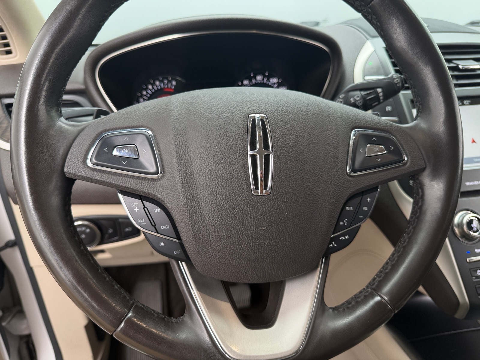 Thumbnail: 2017 Lincoln MKC - 4