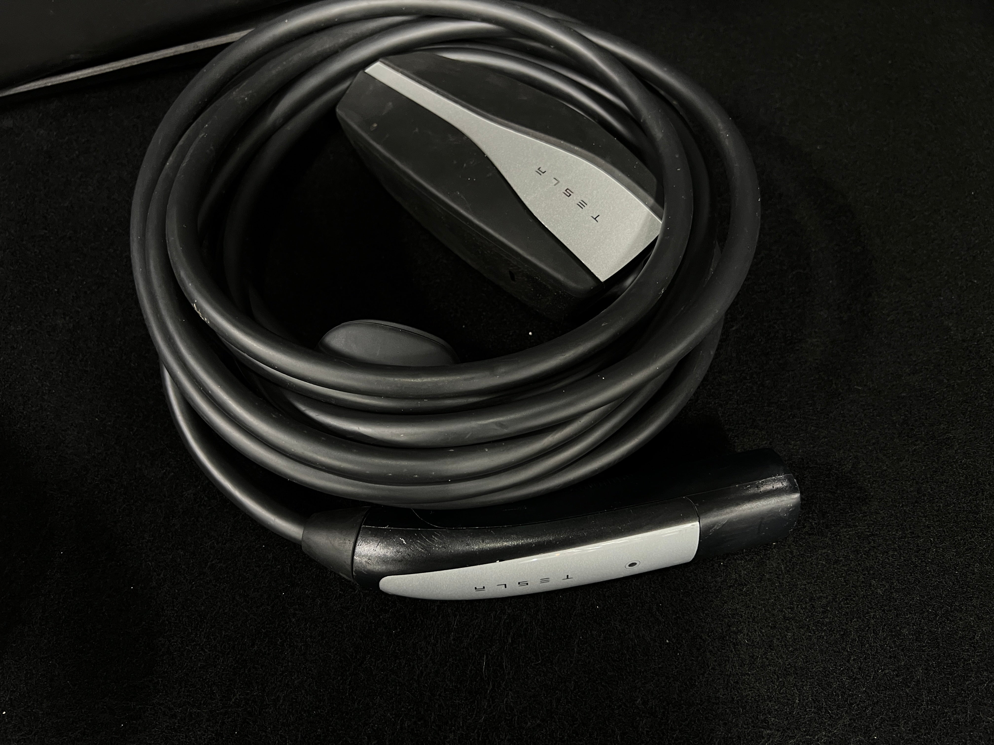 Used 2022 Tesla Model Y Long Range with VIN 7SAYGDEE8NA001318 for sale in Oak Creek, WI