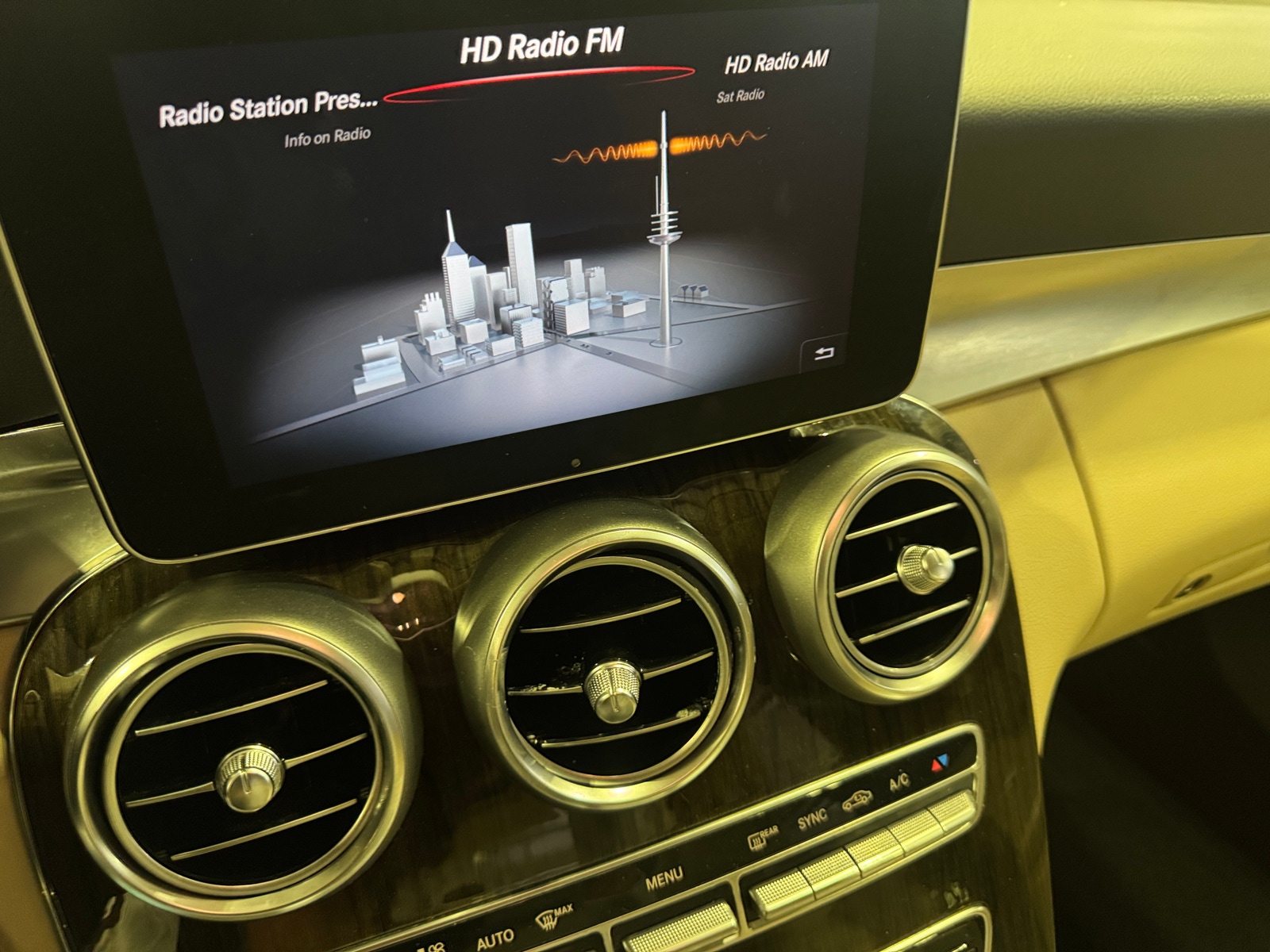 Thumbnail: 2016 Mercedes-Benz C-Class - 3