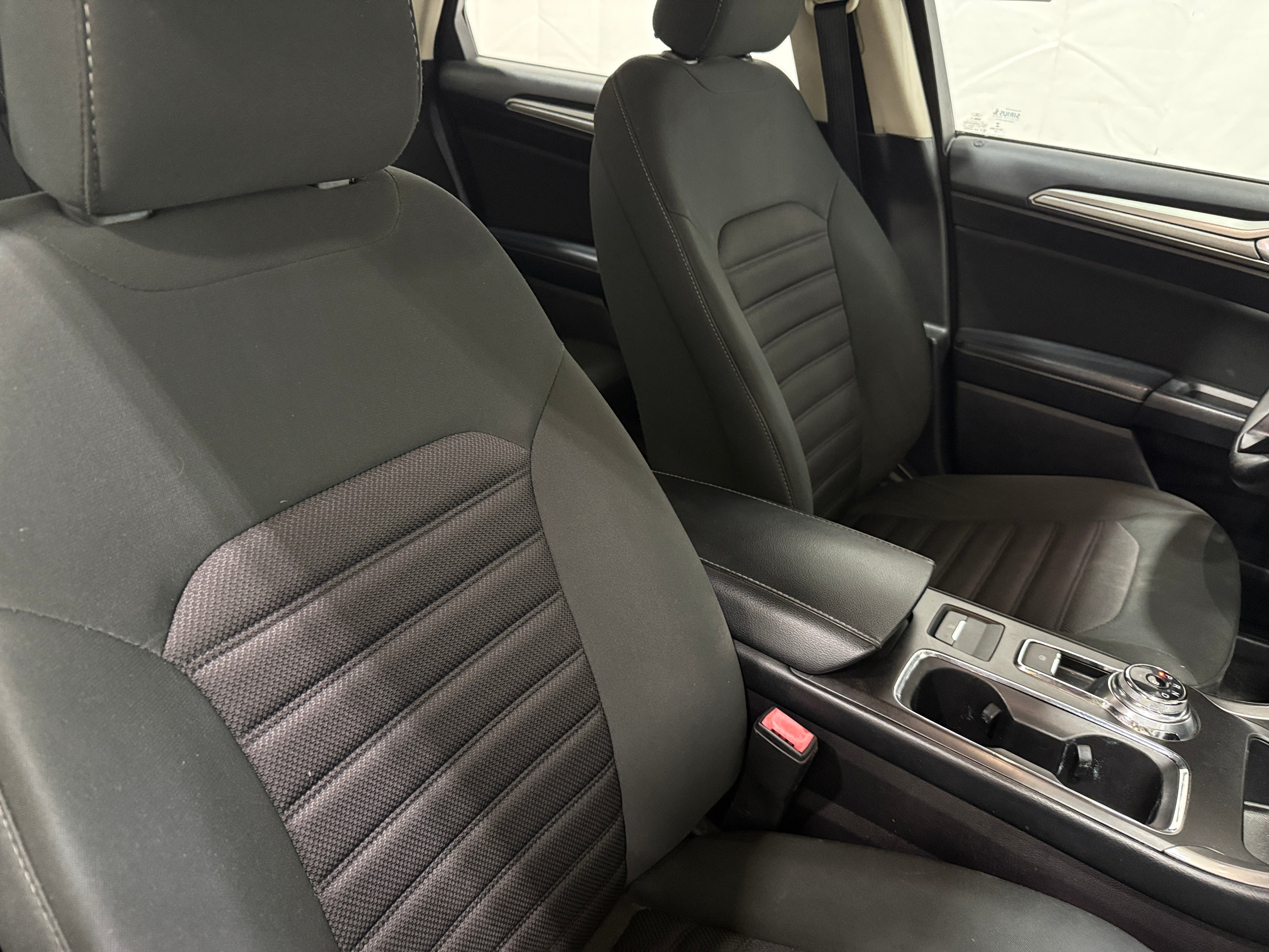 Used 2018 Ford Fusion SE with VIN 3FA6P0HD8JR192997 for sale in Oak Creek, WI