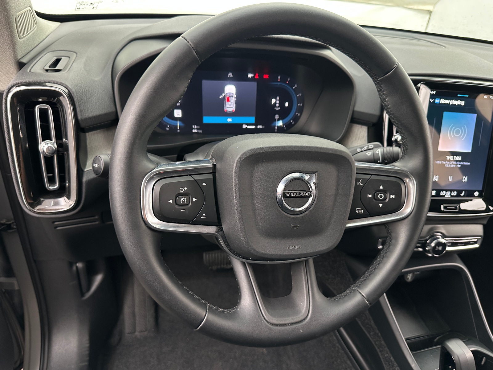 Thumbnail: 2025 Volvo XC40 - 4