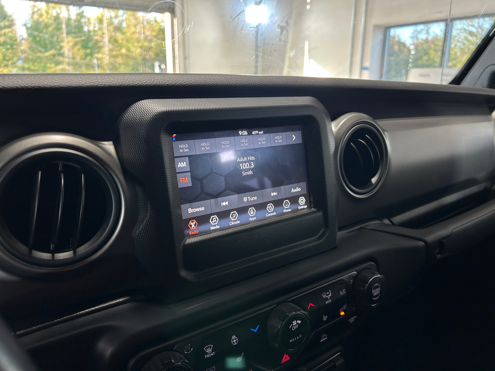 Thumbnail: 2022 Jeep Gladiator - 4