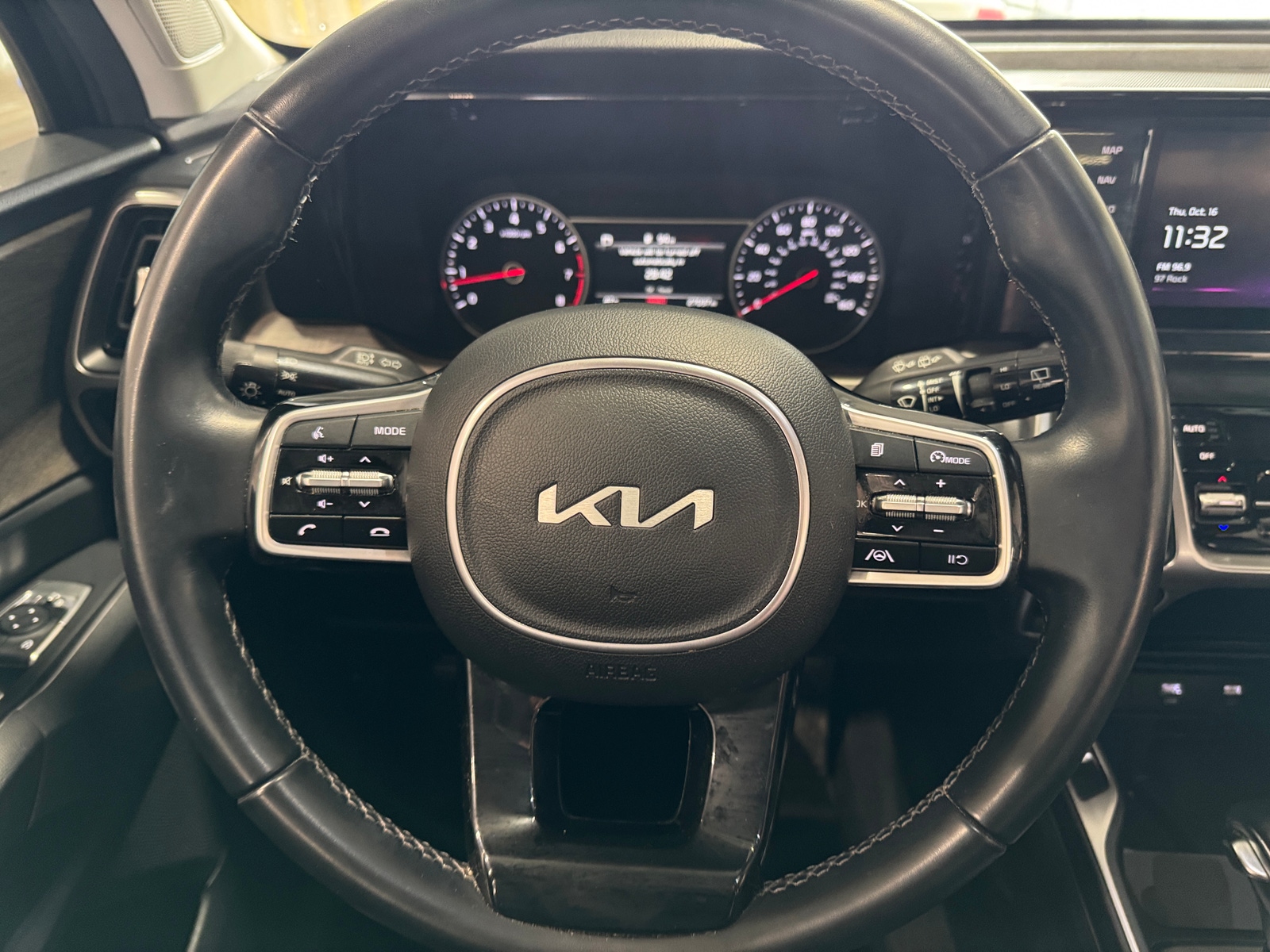 Thumbnail: 2022 Kia Sorento - 4