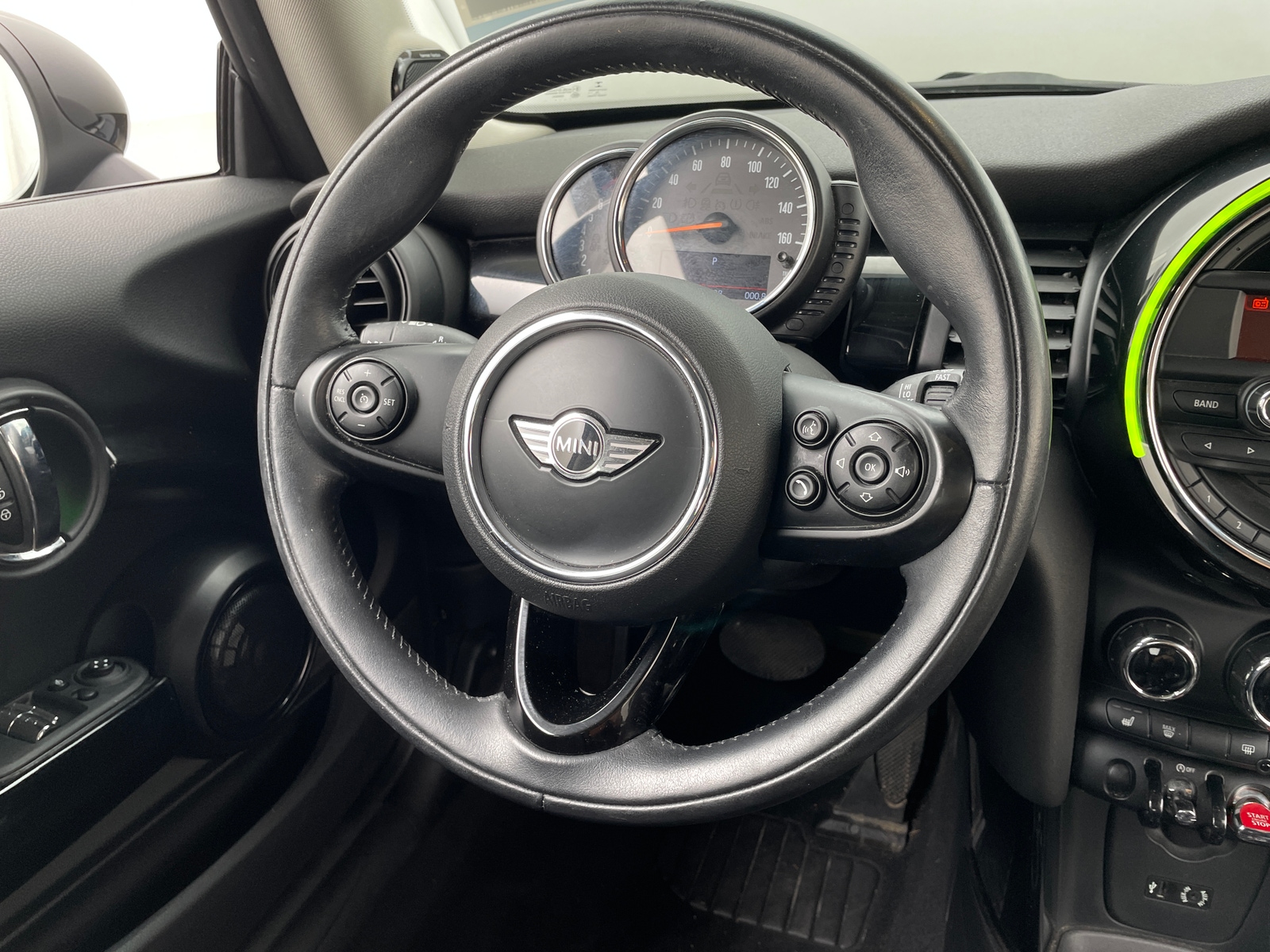Thumbnail: 2016 MINI Cooper Hardtop - 4