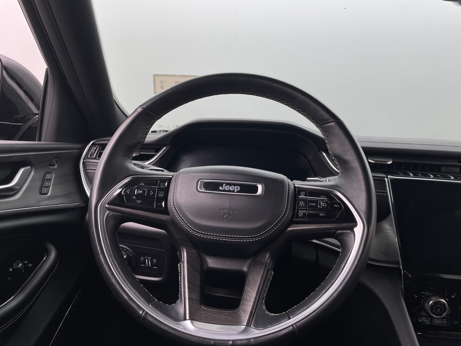 Thumbnail: 2021 Jeep Grand Cherokee L - 4