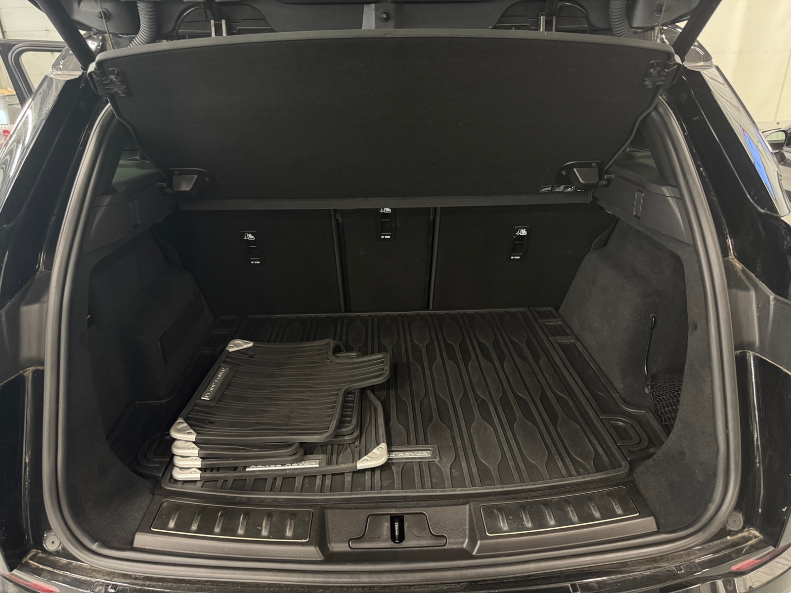 Thumbnail: 2021 Land Rover Range Rover Evoque - 6