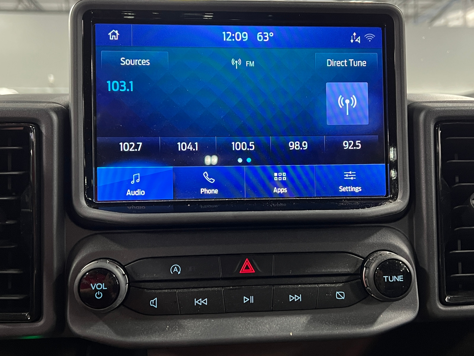 Thumbnail: 2021 Ford Bronco Sport - 3