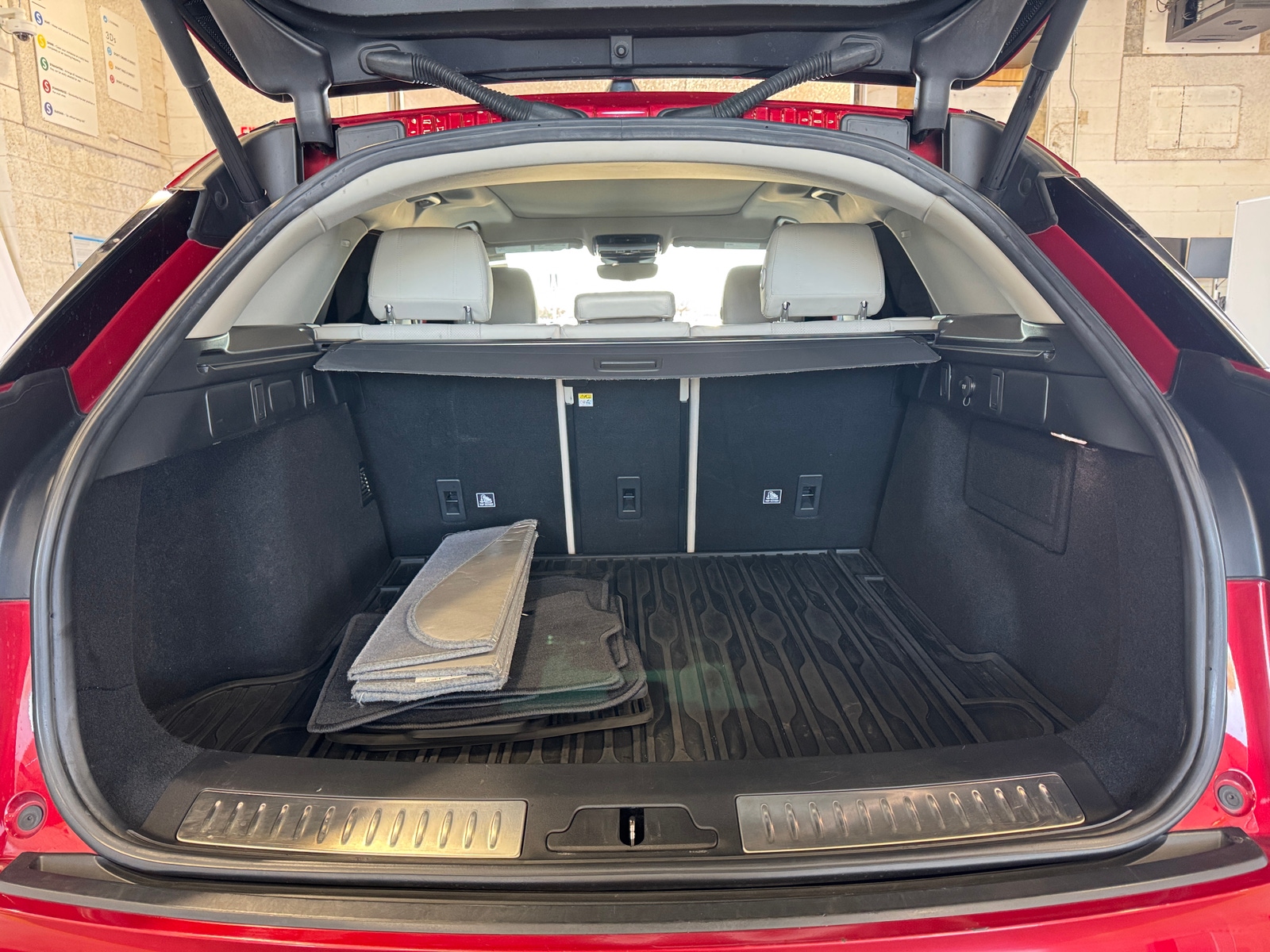 Thumbnail: 2019 Land Rover Range Rover Velar - 6