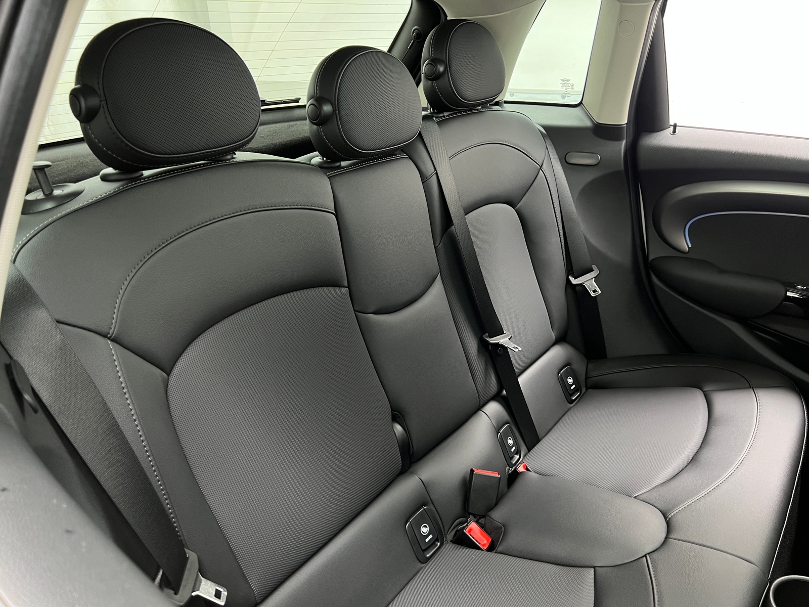 Thumbnail: 2022 MINI Cooper Hardtop - 5