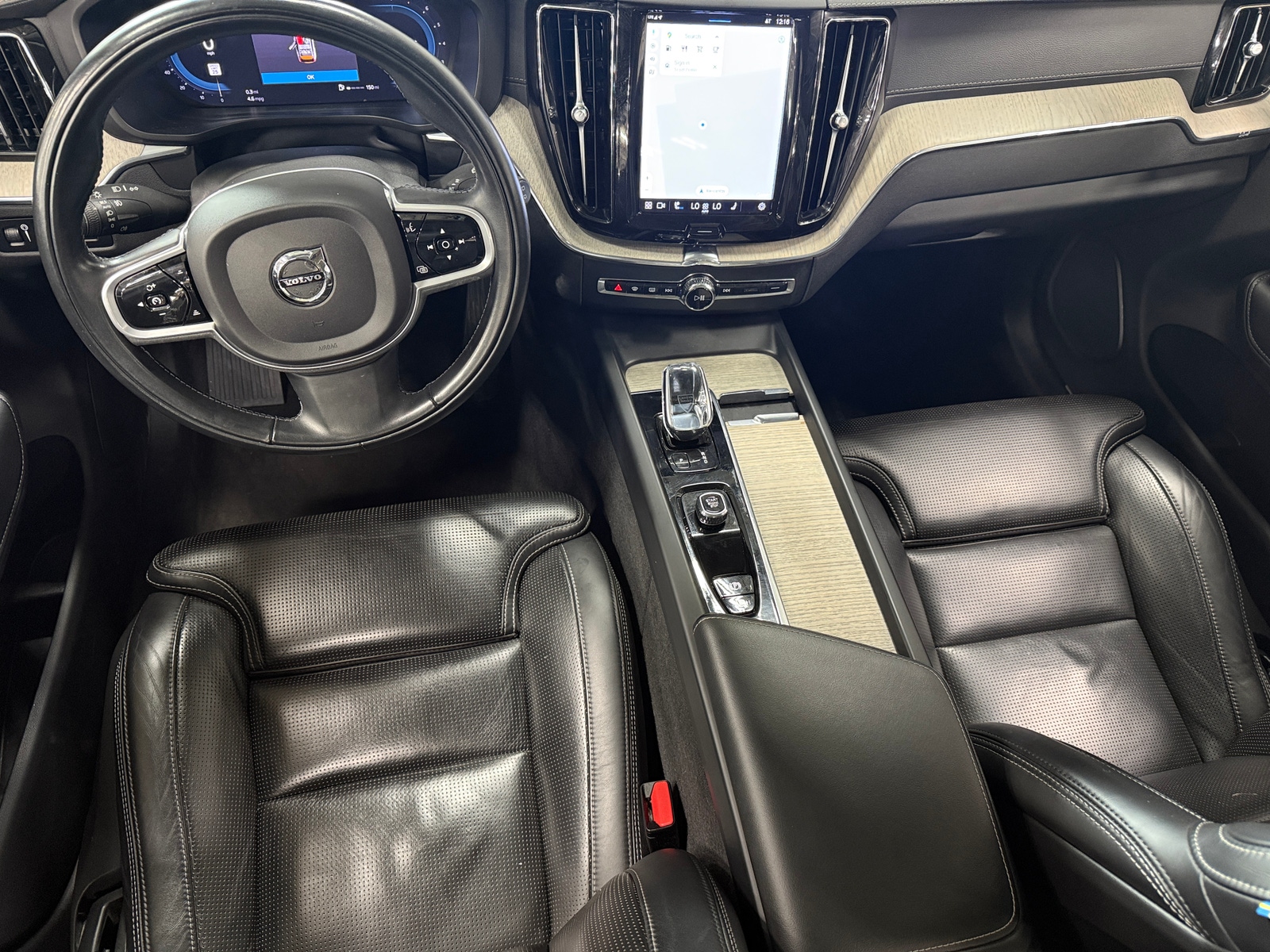 Thumbnail: 2022 Volvo XC60 - 2