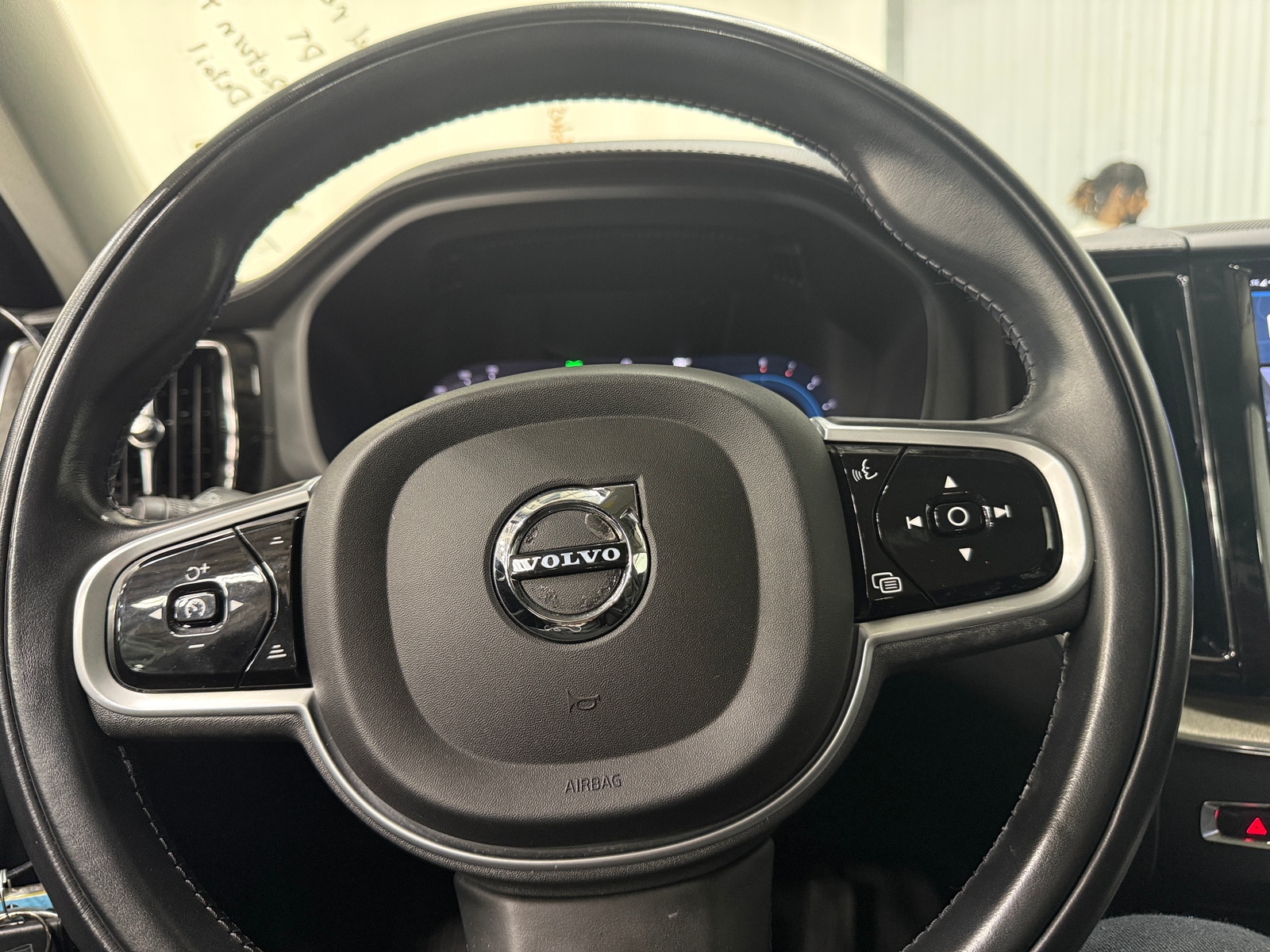 Thumbnail: 2022 Volvo XC60 - 4