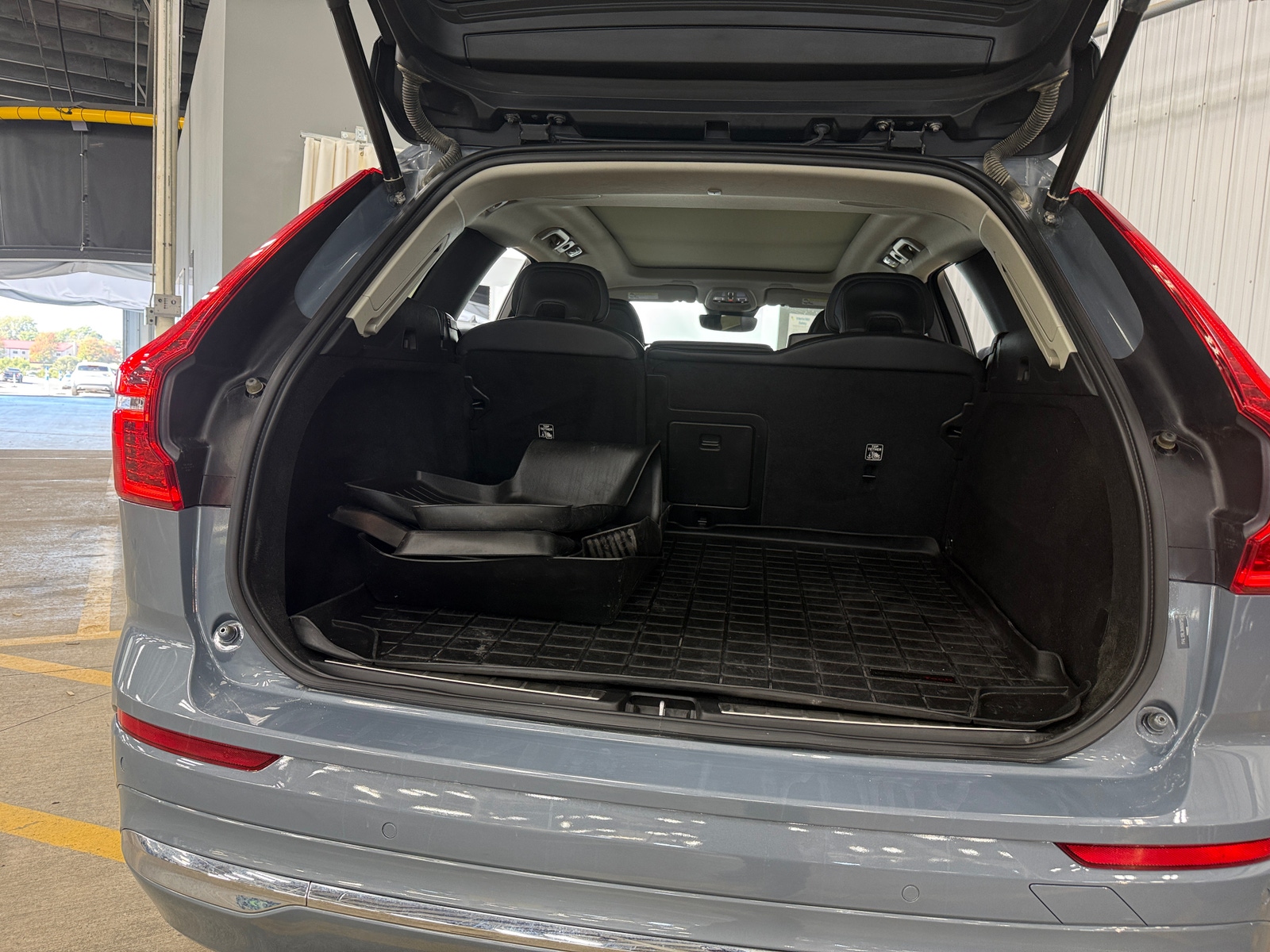 Thumbnail: 2022 Volvo XC60 - 6