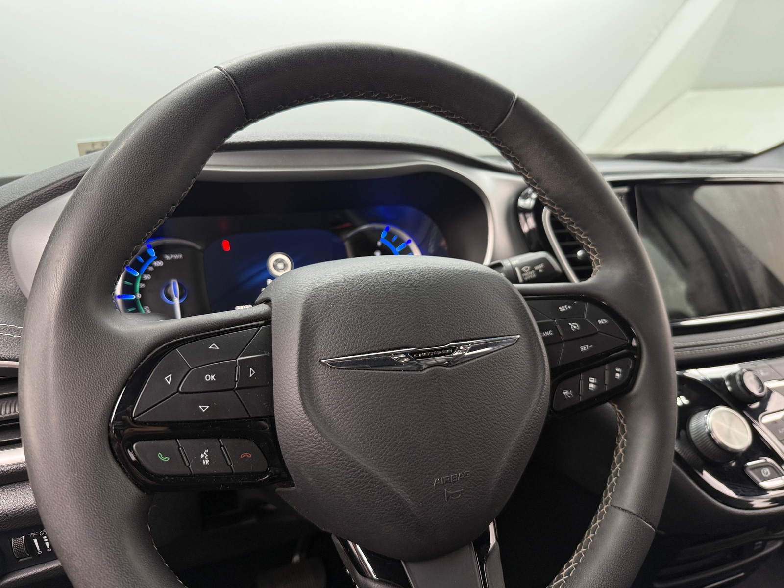 Thumbnail: 2022 Chrysler Pacifica - 4