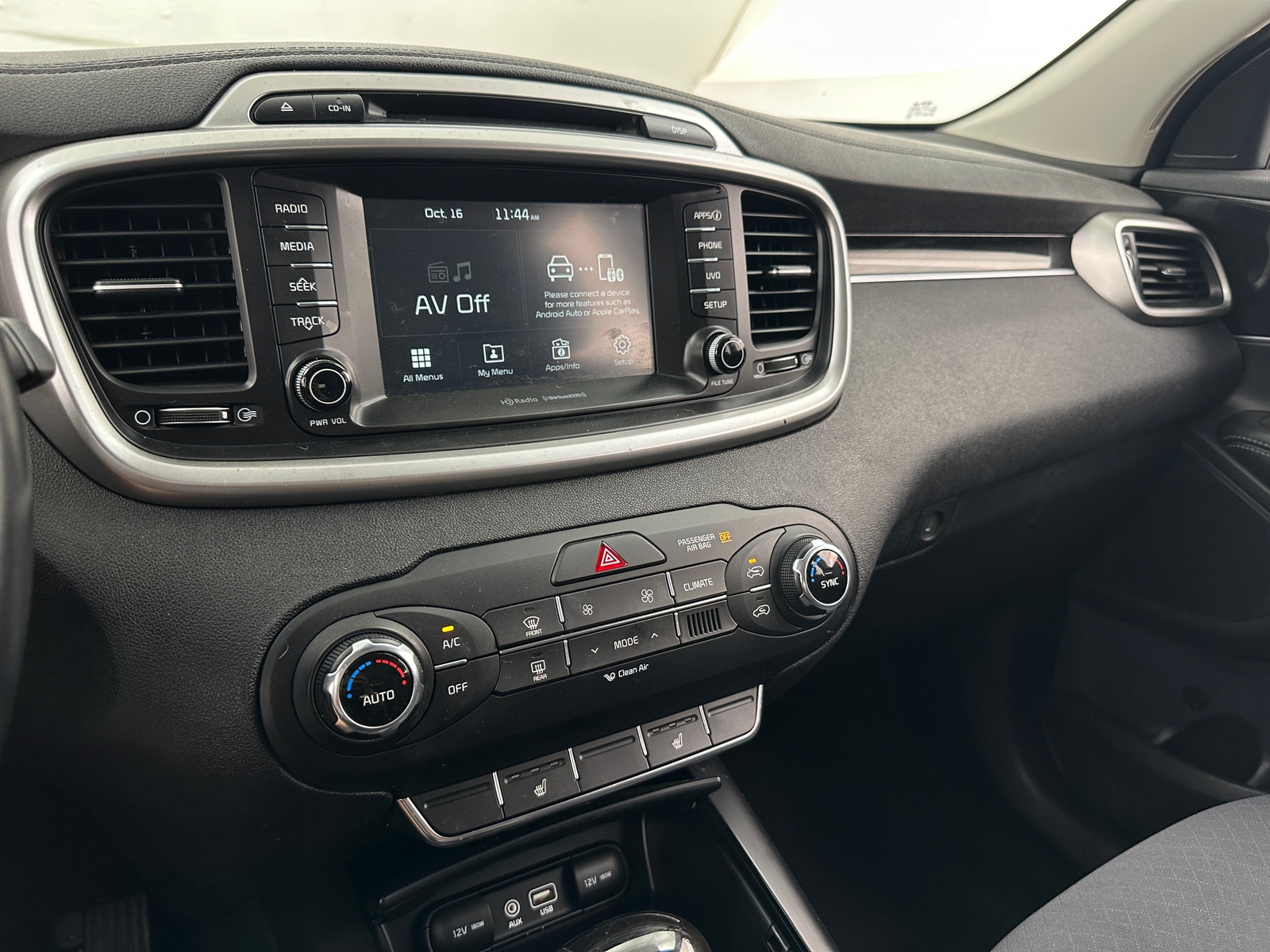 Thumbnail: 2018 Kia Sorento - 4