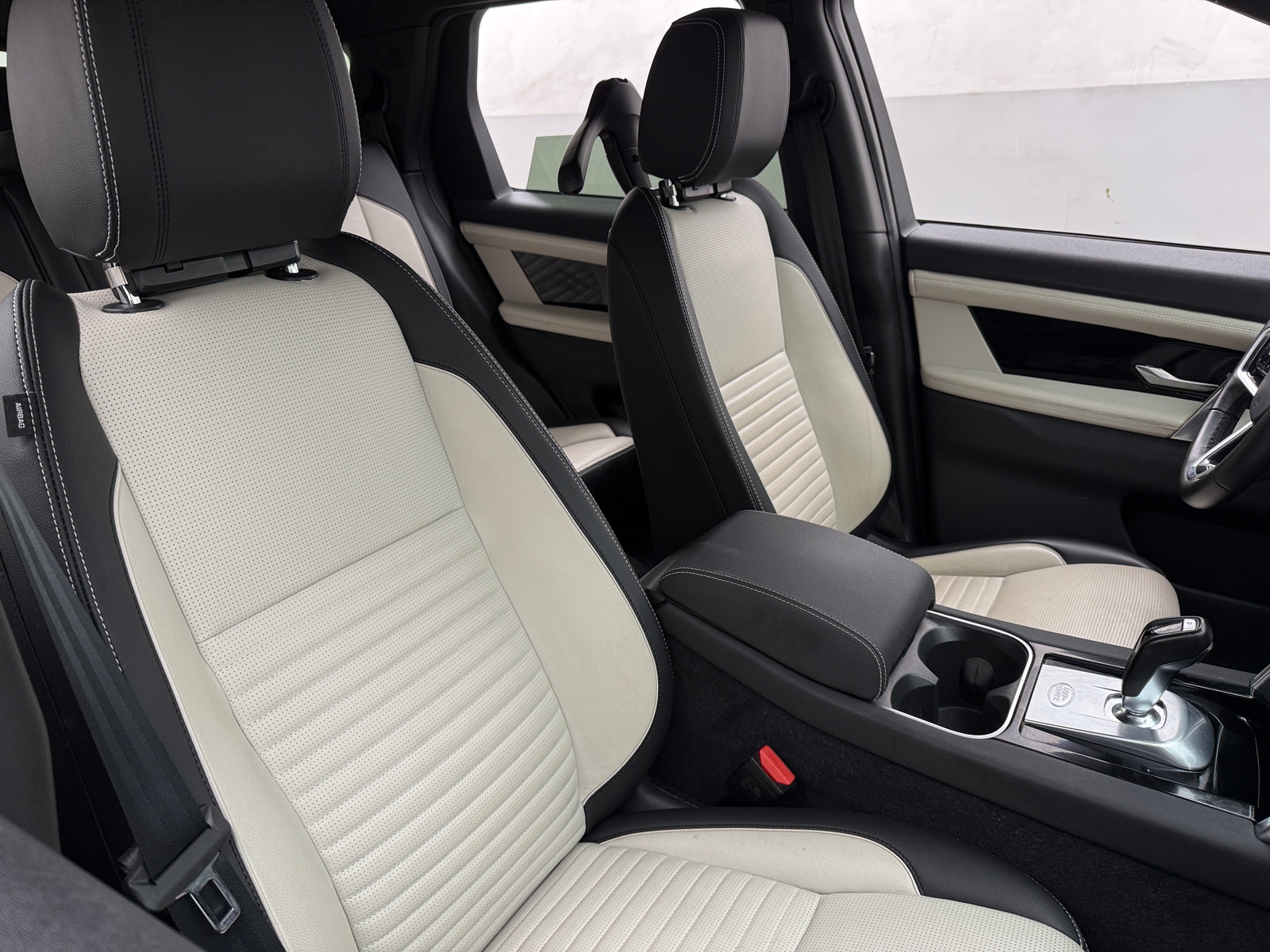 Thumbnail: 2023 Land Rover Discovery Sport - 2