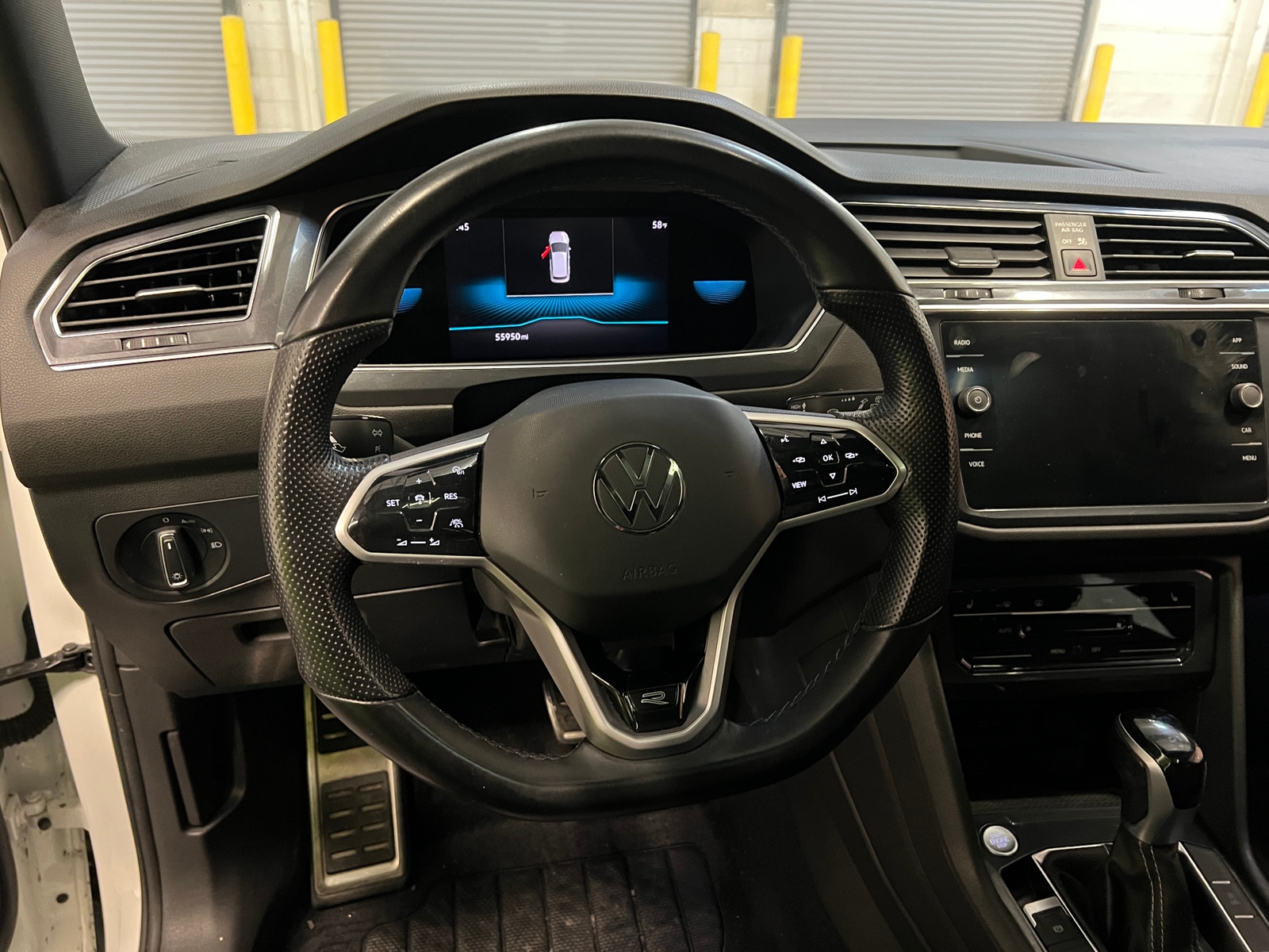 Thumbnail: 2022 Volkswagen Tiguan - 4