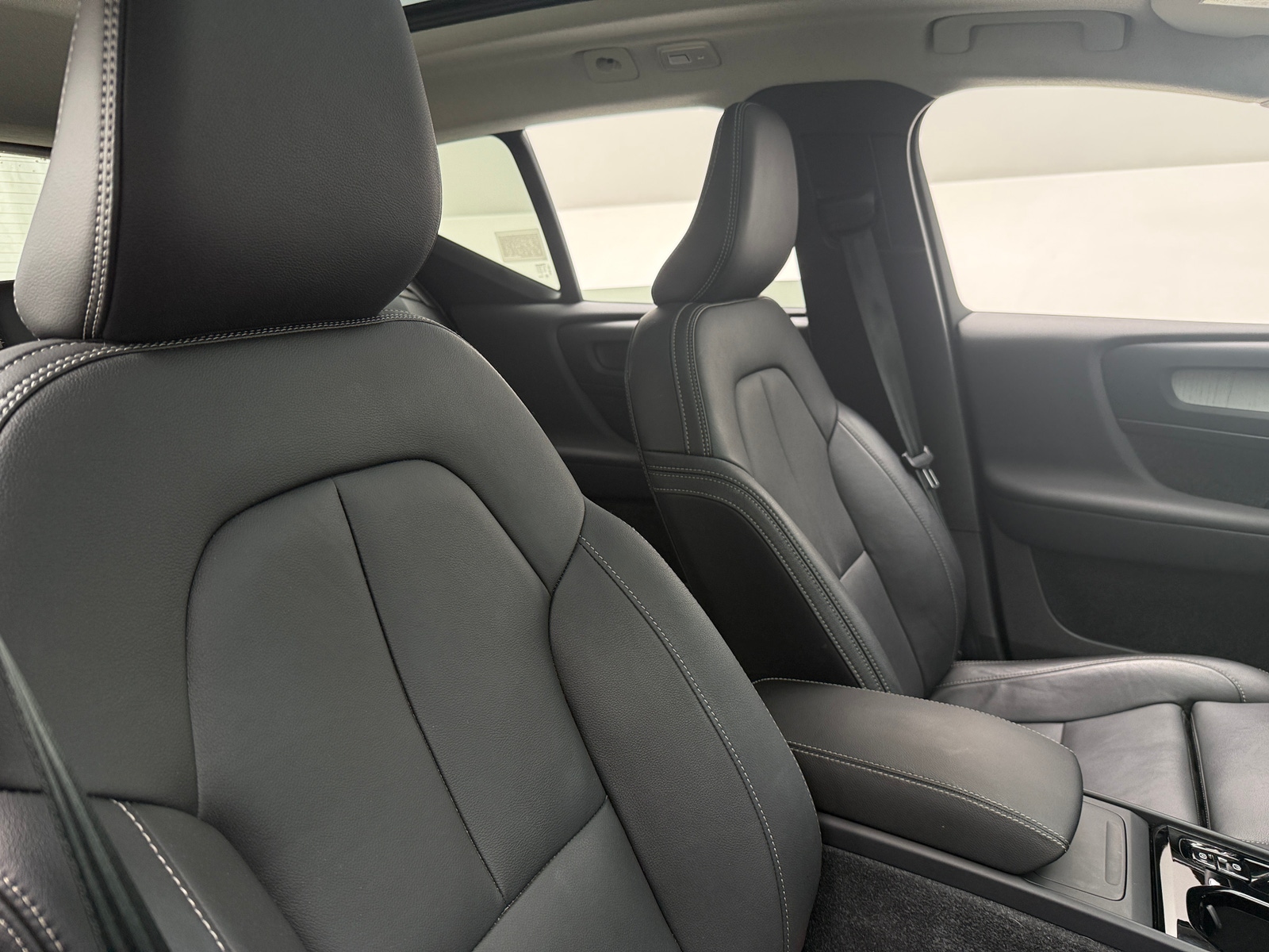 Thumbnail: 2024 Volvo XC40 - 2