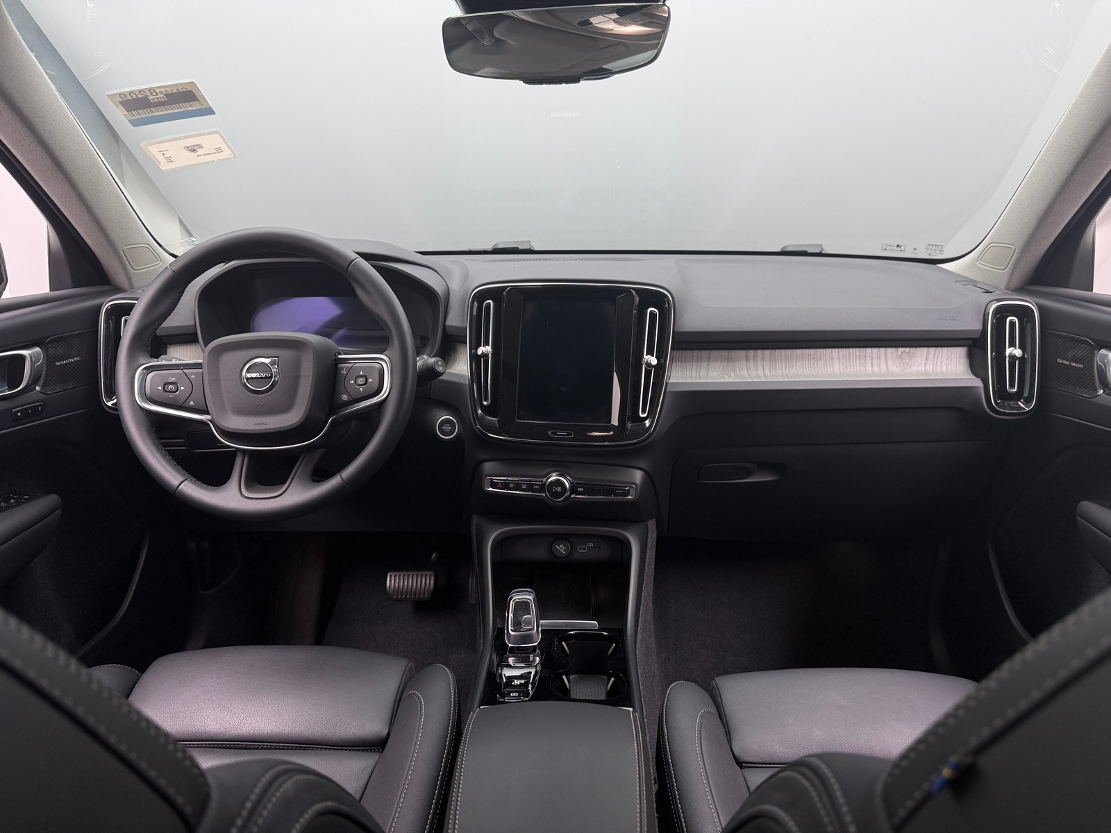 Thumbnail: 2024 Volvo XC40 - 3