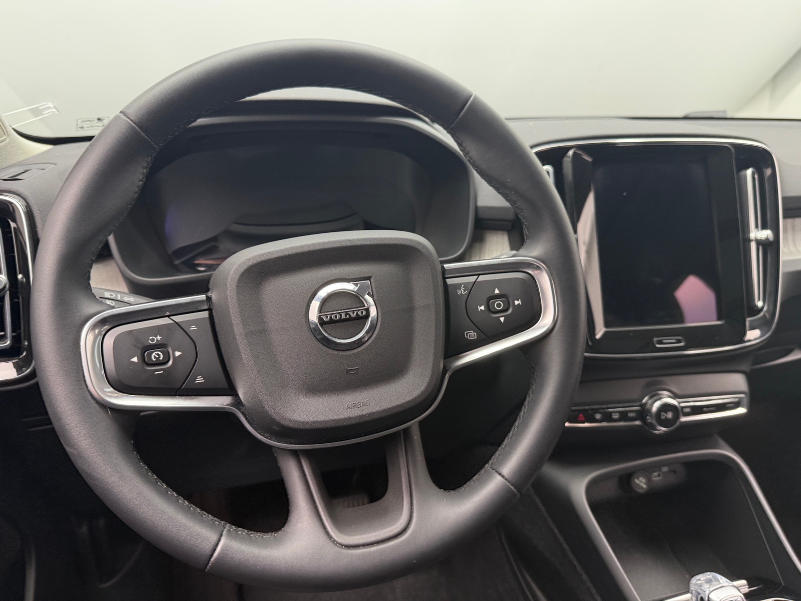 Thumbnail: 2024 Volvo XC40 - 5