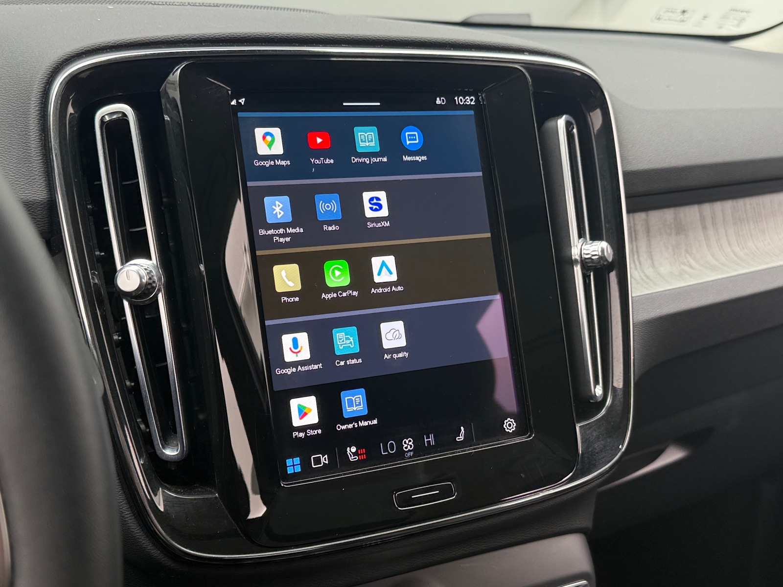 Thumbnail: 2024 Volvo XC40 - 4