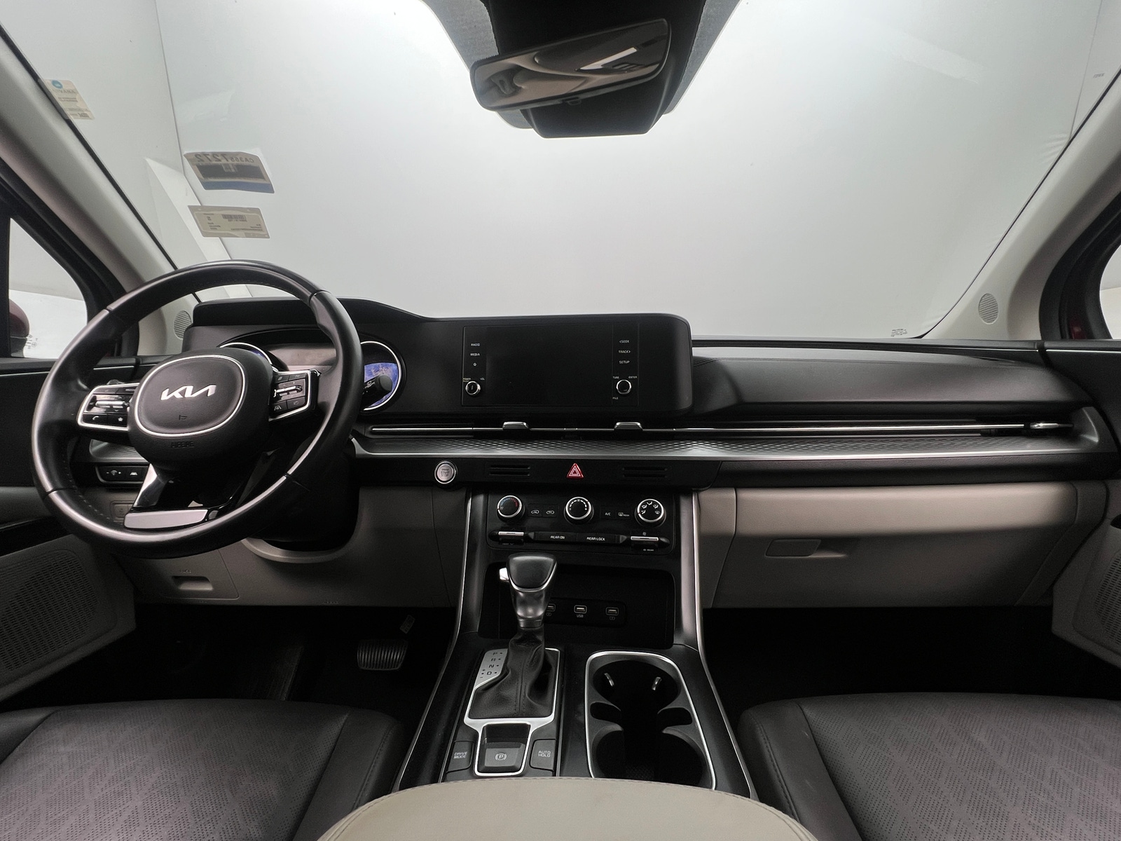 Thumbnail: 2022 Kia Carnival - 3