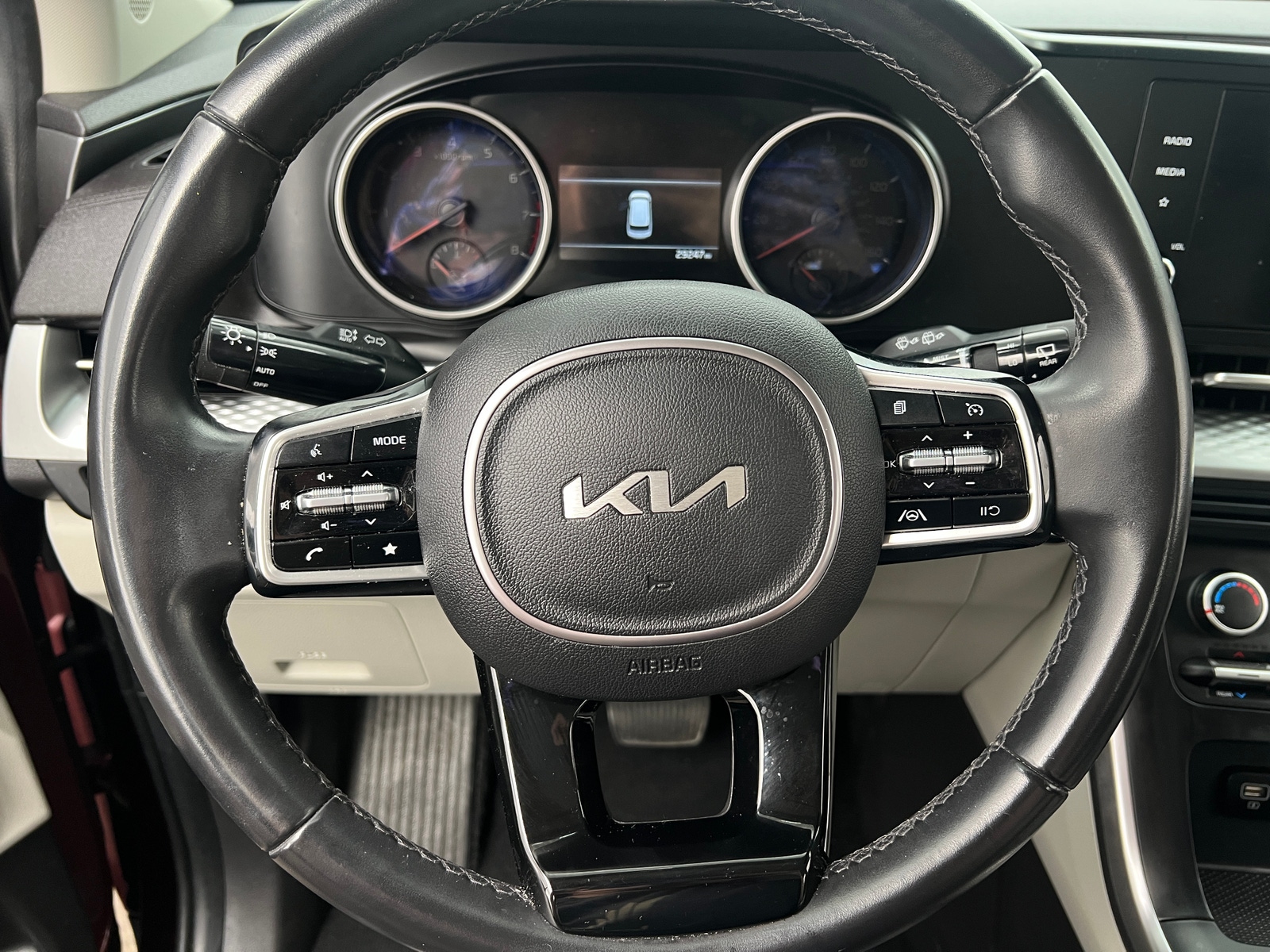 Thumbnail: 2022 Kia Carnival - 5
