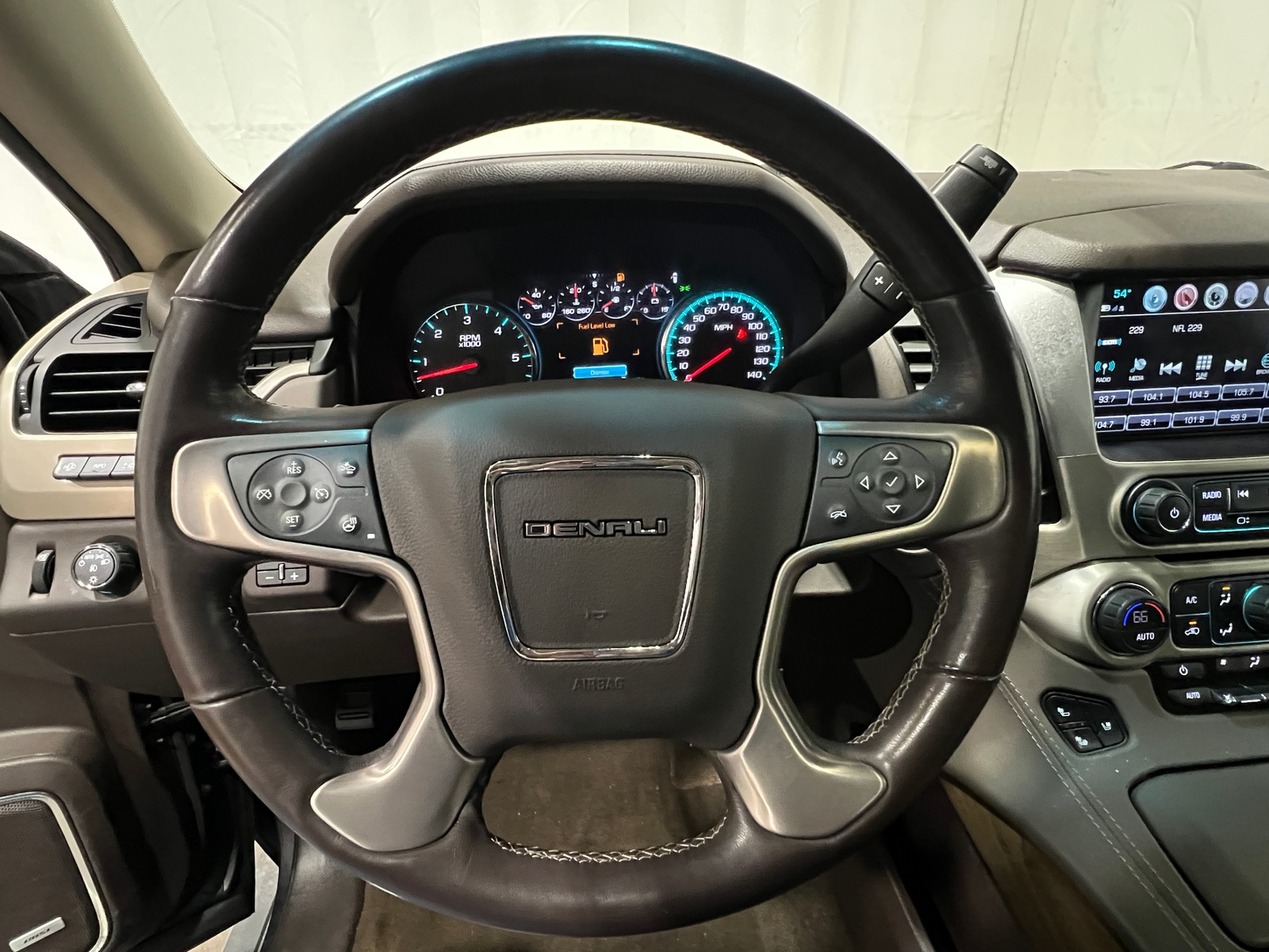 Thumbnail: 2018 GMC Yukon XL - 4