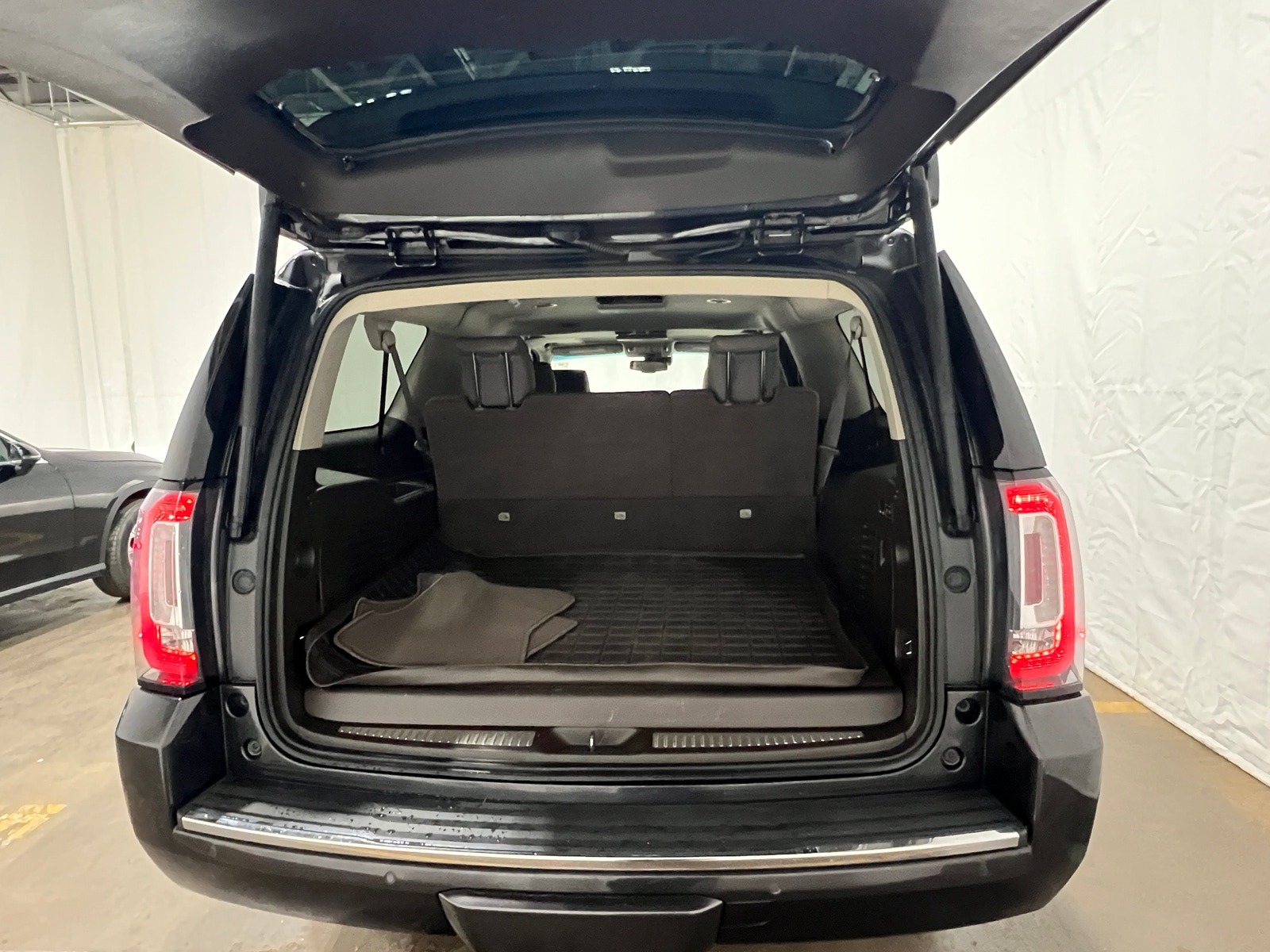 Thumbnail: 2018 GMC Yukon XL - 6