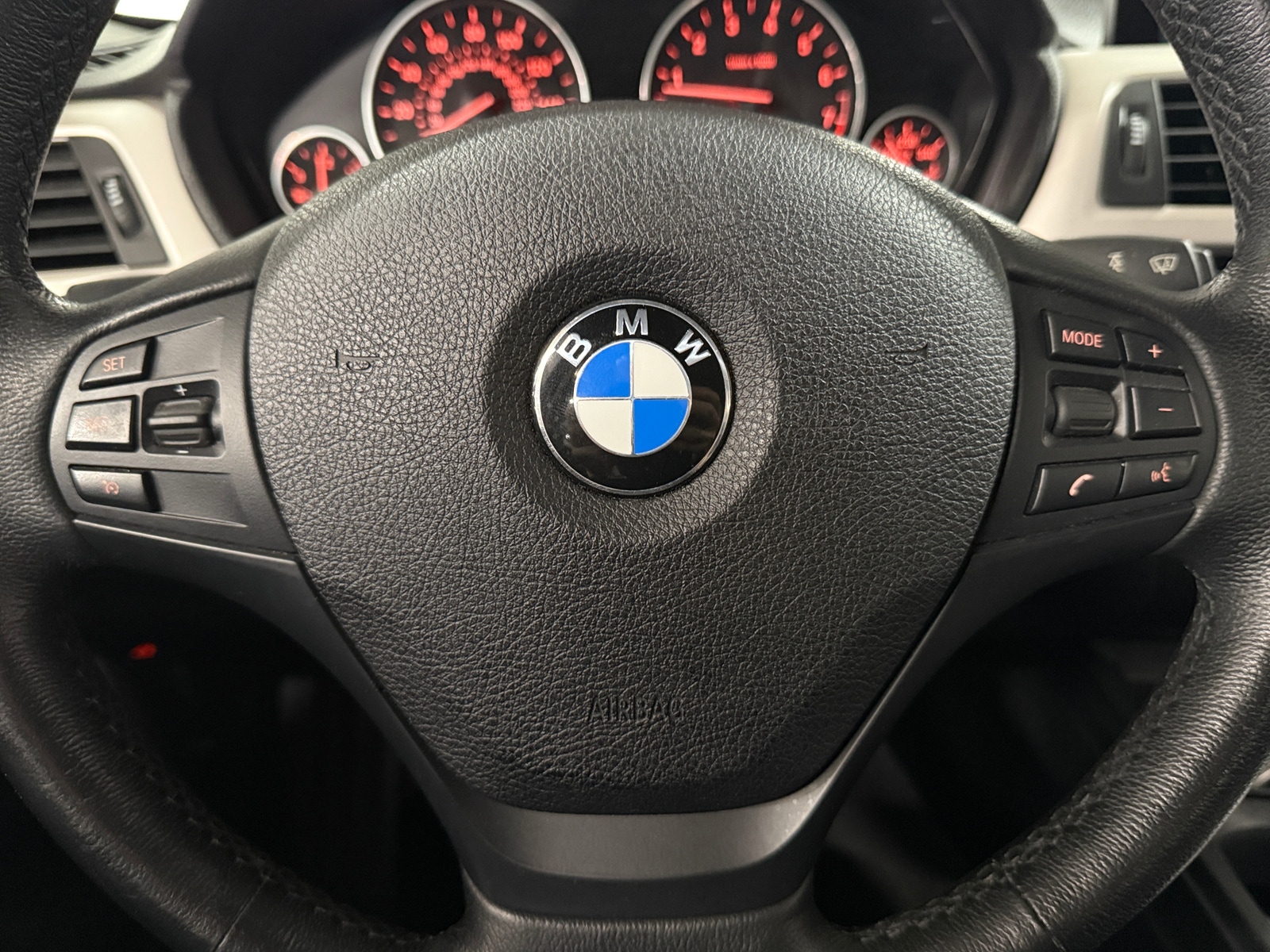 Thumbnail: 2017 BMW 3 Series - 4