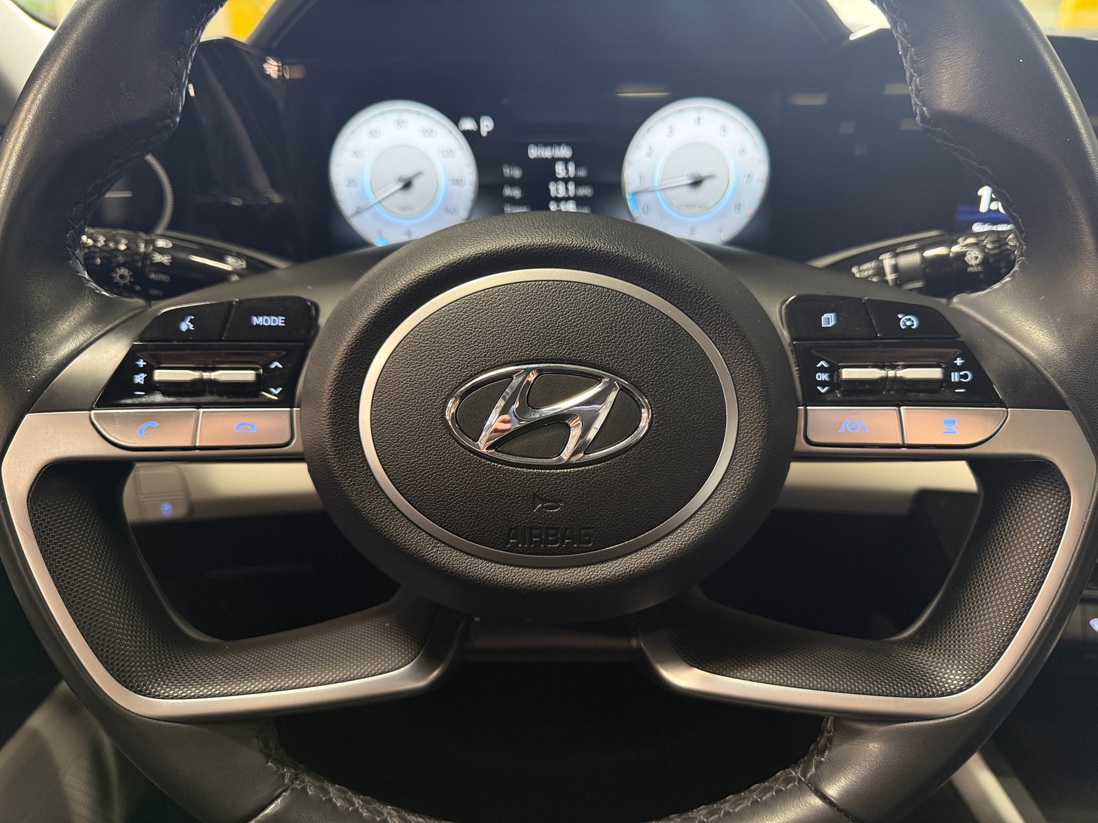 Thumbnail: 2023 Hyundai Elantra - 4
