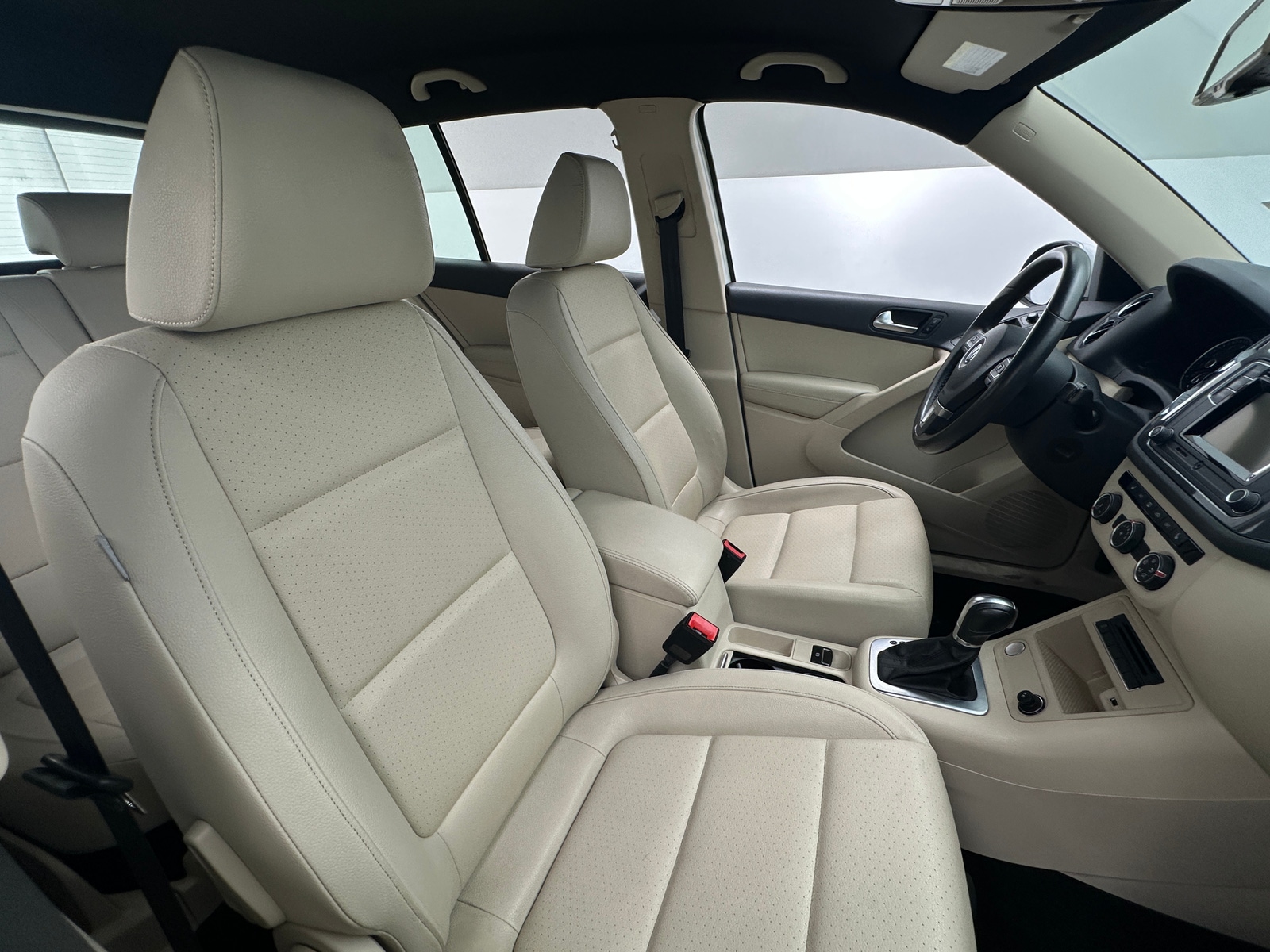 Thumbnail: 2016 Volkswagen Tiguan - 2
