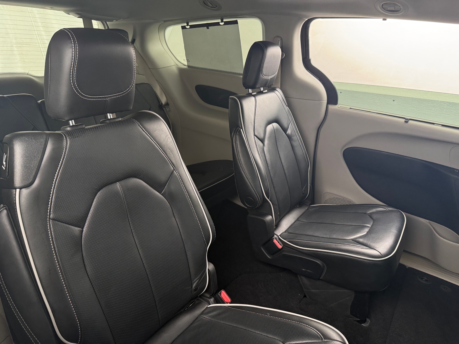 Thumbnail: 2022 Chrysler Pacifica - 5