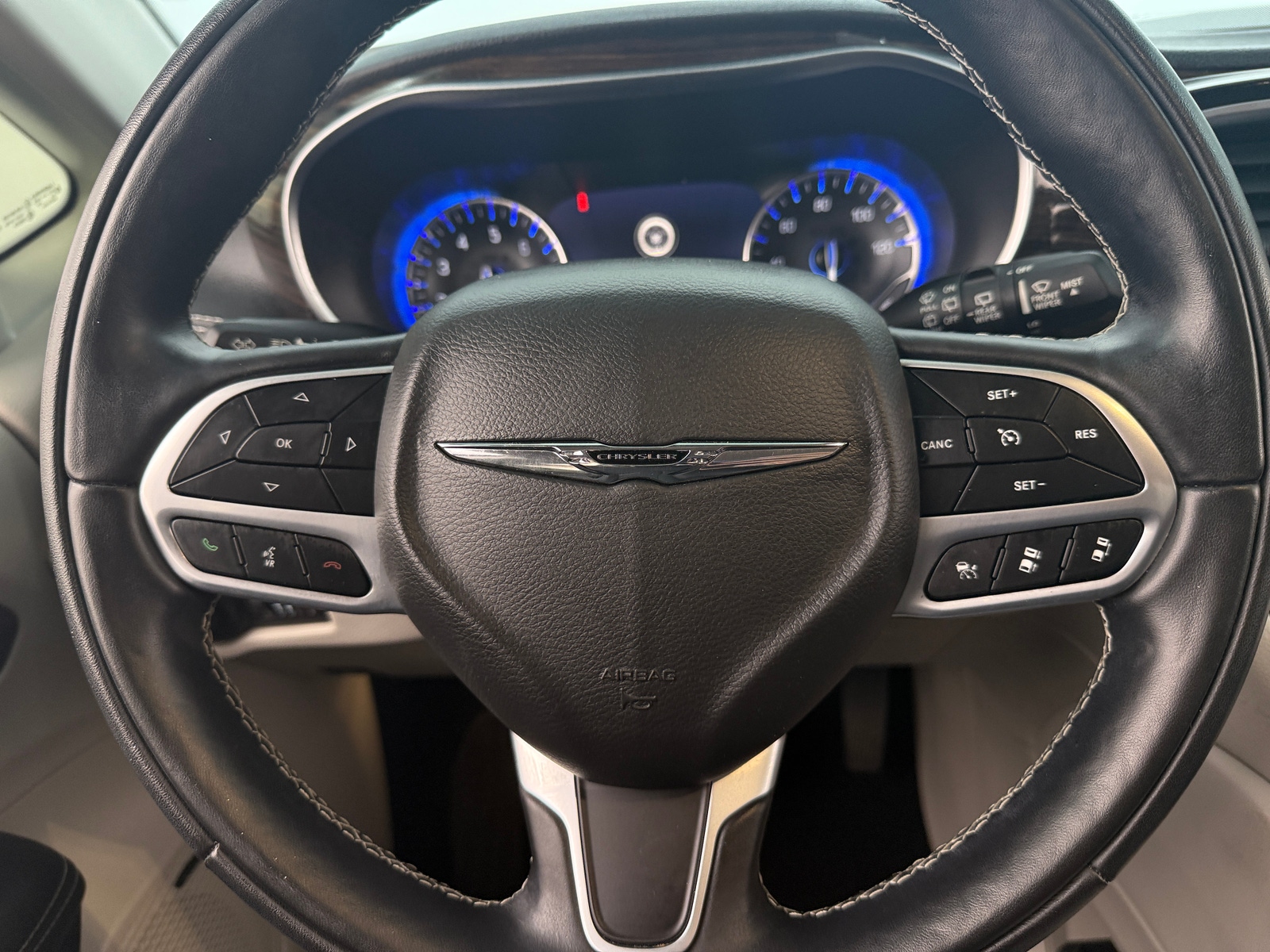Thumbnail: 2022 Chrysler Pacifica - 4