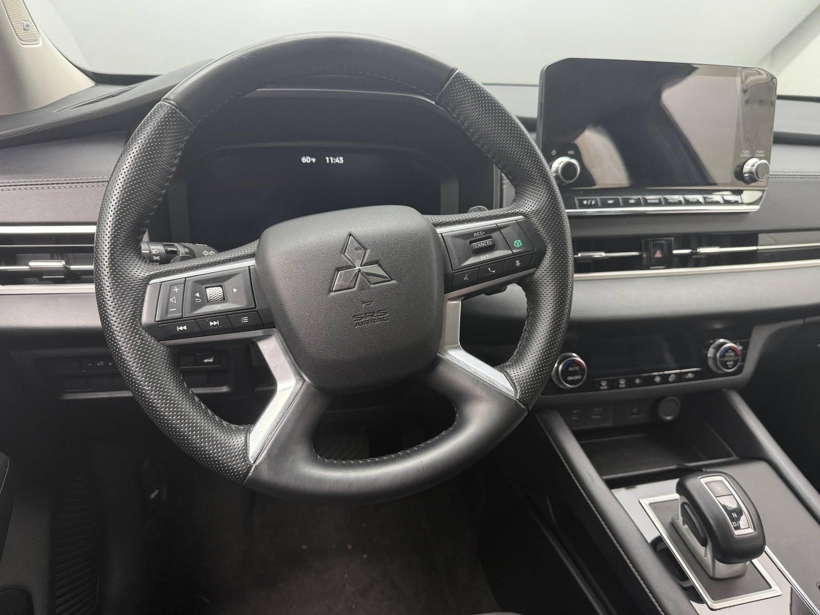 Thumbnail: 2024 Mitsubishi Outlander - 4