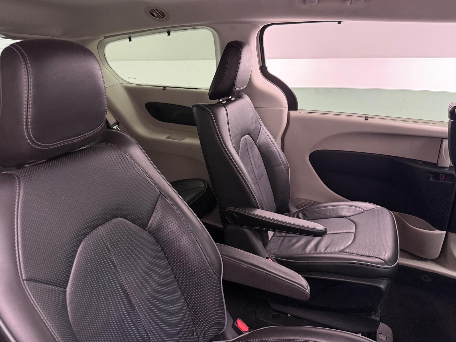 Thumbnail: 2020 Chrysler Pacifica - 5