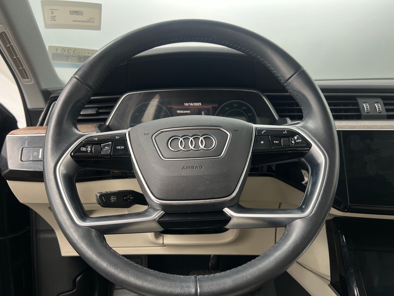Thumbnail: 2019 Audi e-tron - 4