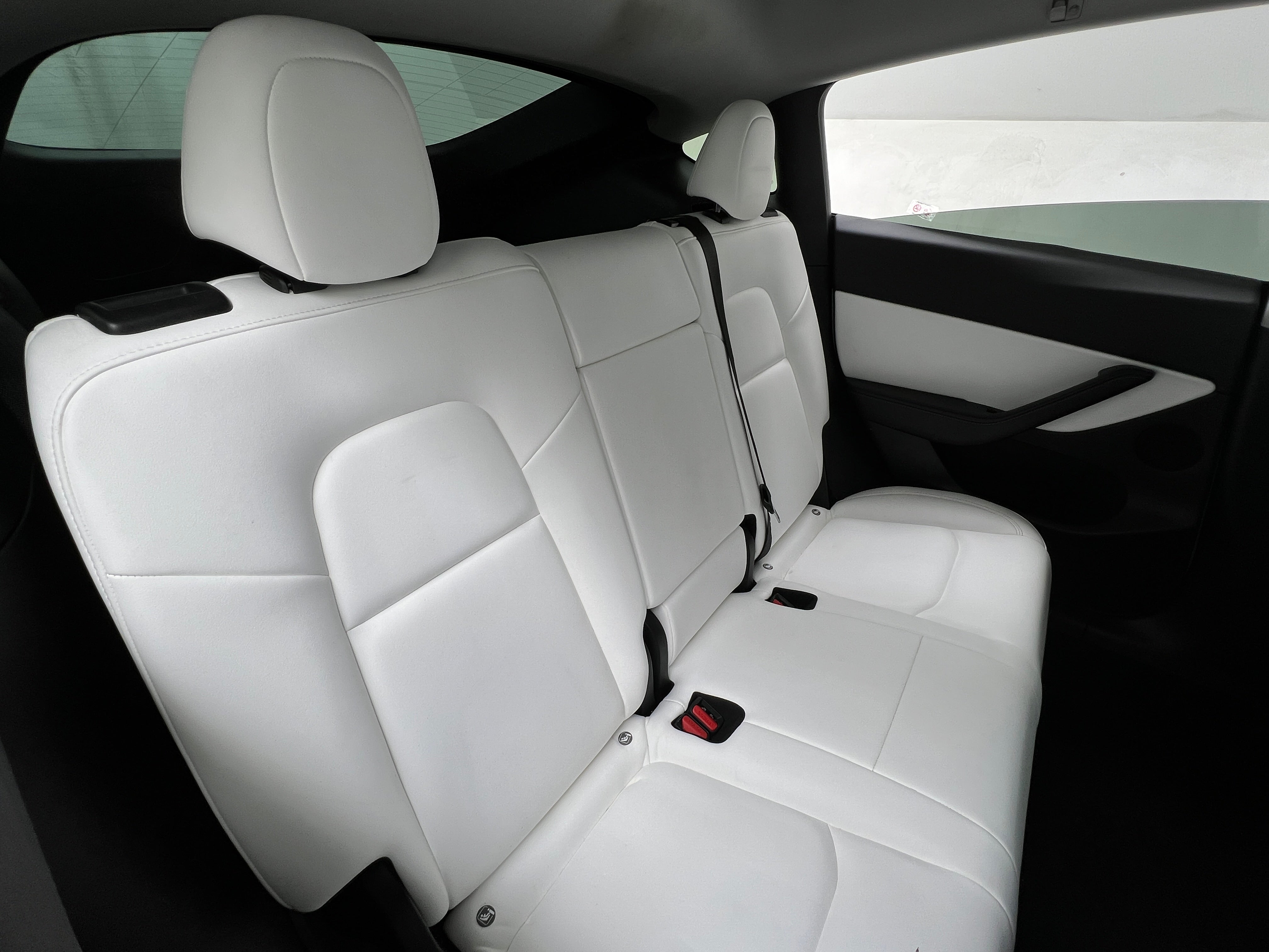 Used 2021 Tesla Model Y Long Range with VIN 5YJYGDEEXMF210333 for sale in Oak Creek, WI