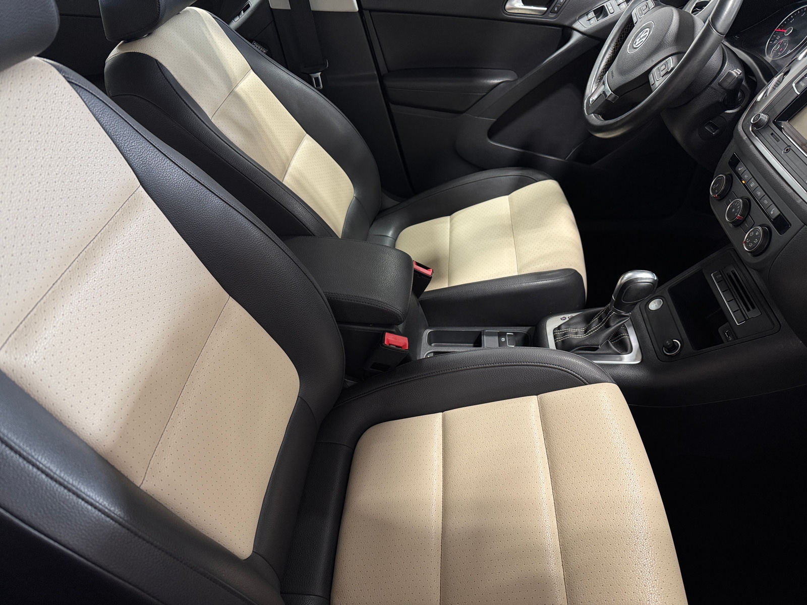 Thumbnail: 2016 Volkswagen Tiguan - 2