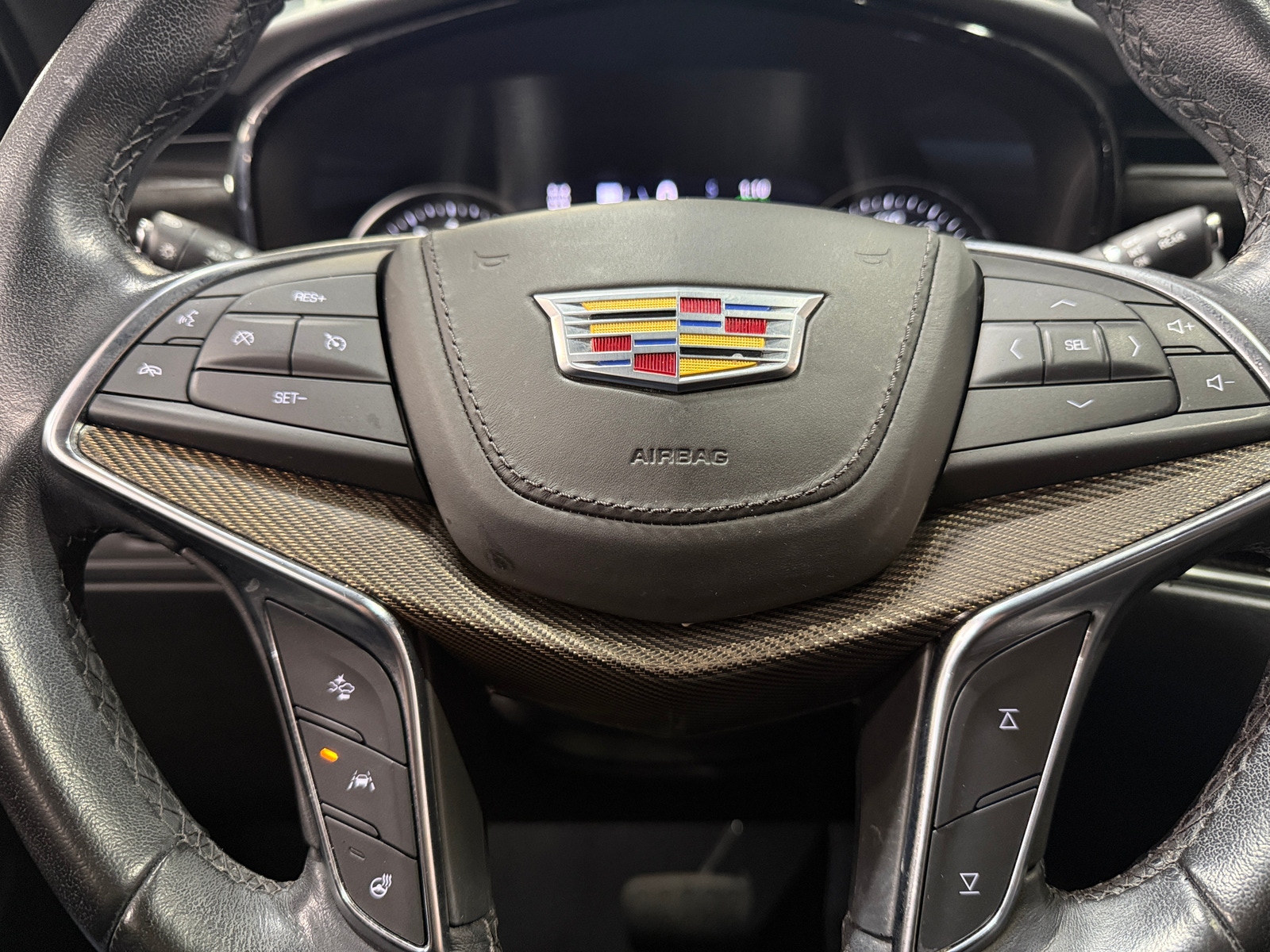 Thumbnail: 2022 Cadillac XT5 - 4